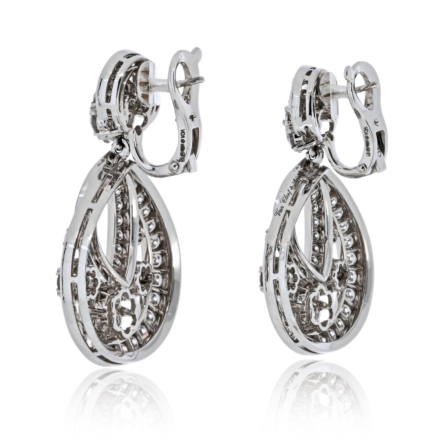 Van Cleef & Arpels Boucles d'oreilles flocon de neige en platine et diamants petit modèle Pour femmes en vente