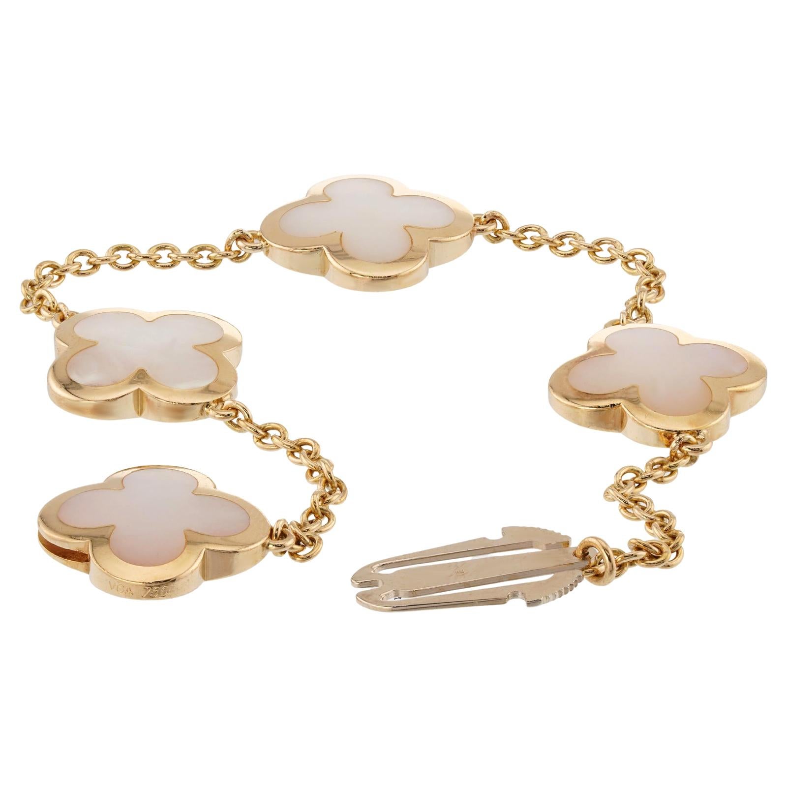 VAN CLEEF & ARPELS Bracelet Pure Alhambra à 4 motifs en nacre YG. ACO en vente 2