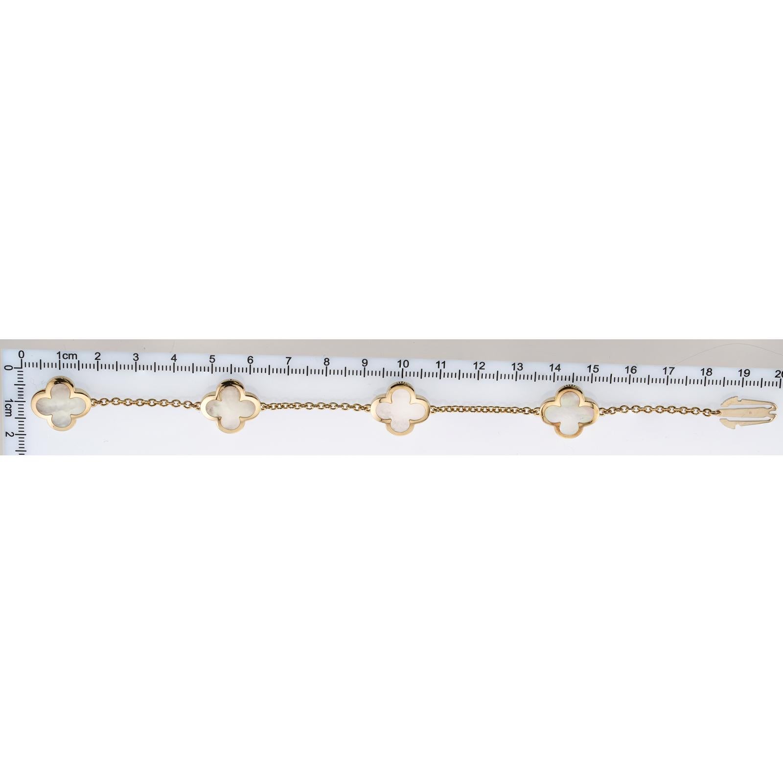 VAN CLEEF & ARPELS Bracelet Pure Alhambra à 4 motifs en nacre YG. ACO en vente 4