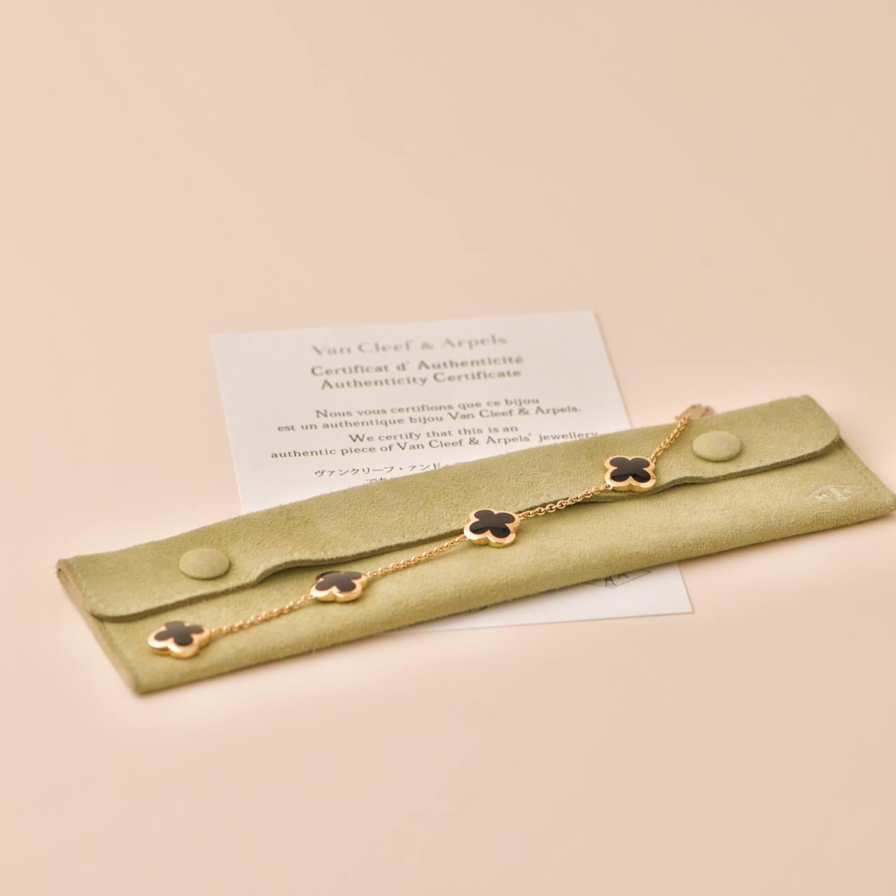 SKU	33301346
Comes With	Full Set (Pouch + Card)
Date	2016
Model	VCARB13400
Serial Number	JE******
Metal	18k Yellow Gold
Stones	Onyx
Weight	16.03 g
Length	20.5 cm
Width	1.6 cm
Condition	Excellent
______________________________________
If you are