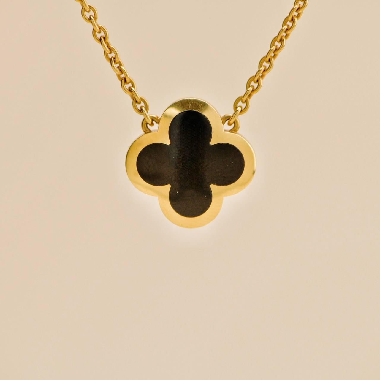 Van Cleef & Arpels Collana con ciondolo in oro giallo 18 carati Pure Alhambra Black Onyx In condizioni ottime in vendita a Banbury, GB