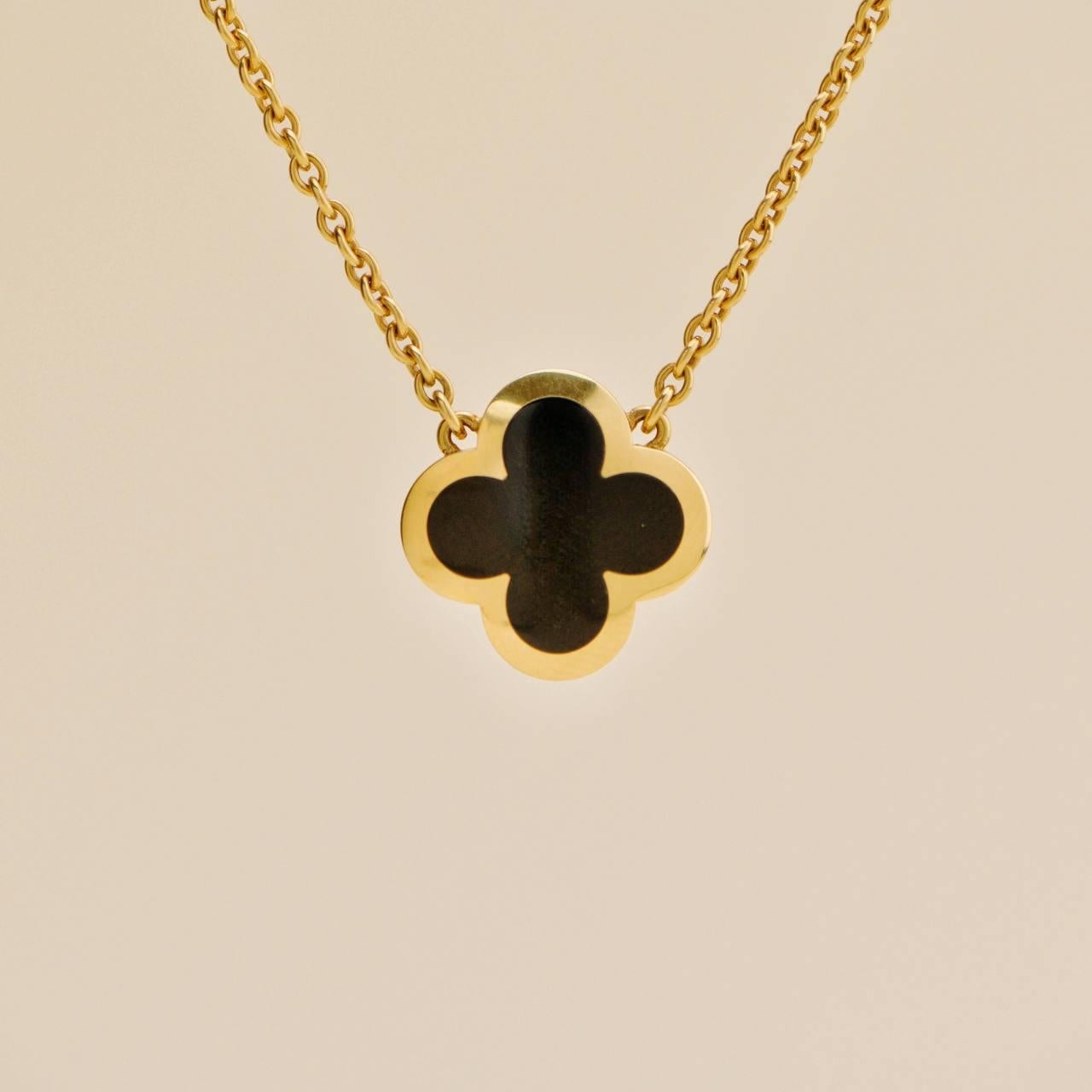 da uomo o donna Van Cleef & Arpels Collana con ciondolo in oro giallo 18 carati Pure Alhambra Black Onyx in vendita