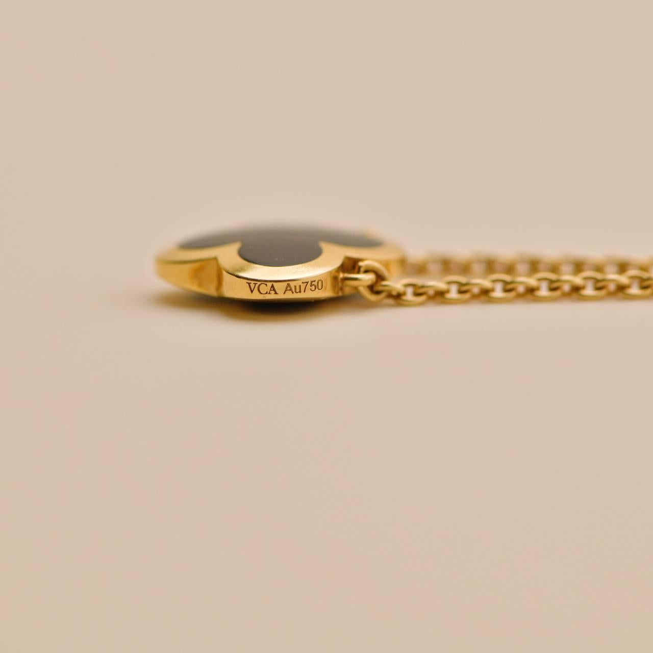 Van Cleef & Arpels Collana con ciondolo in oro giallo 18 carati Pure Alhambra Black Onyx in vendita 2