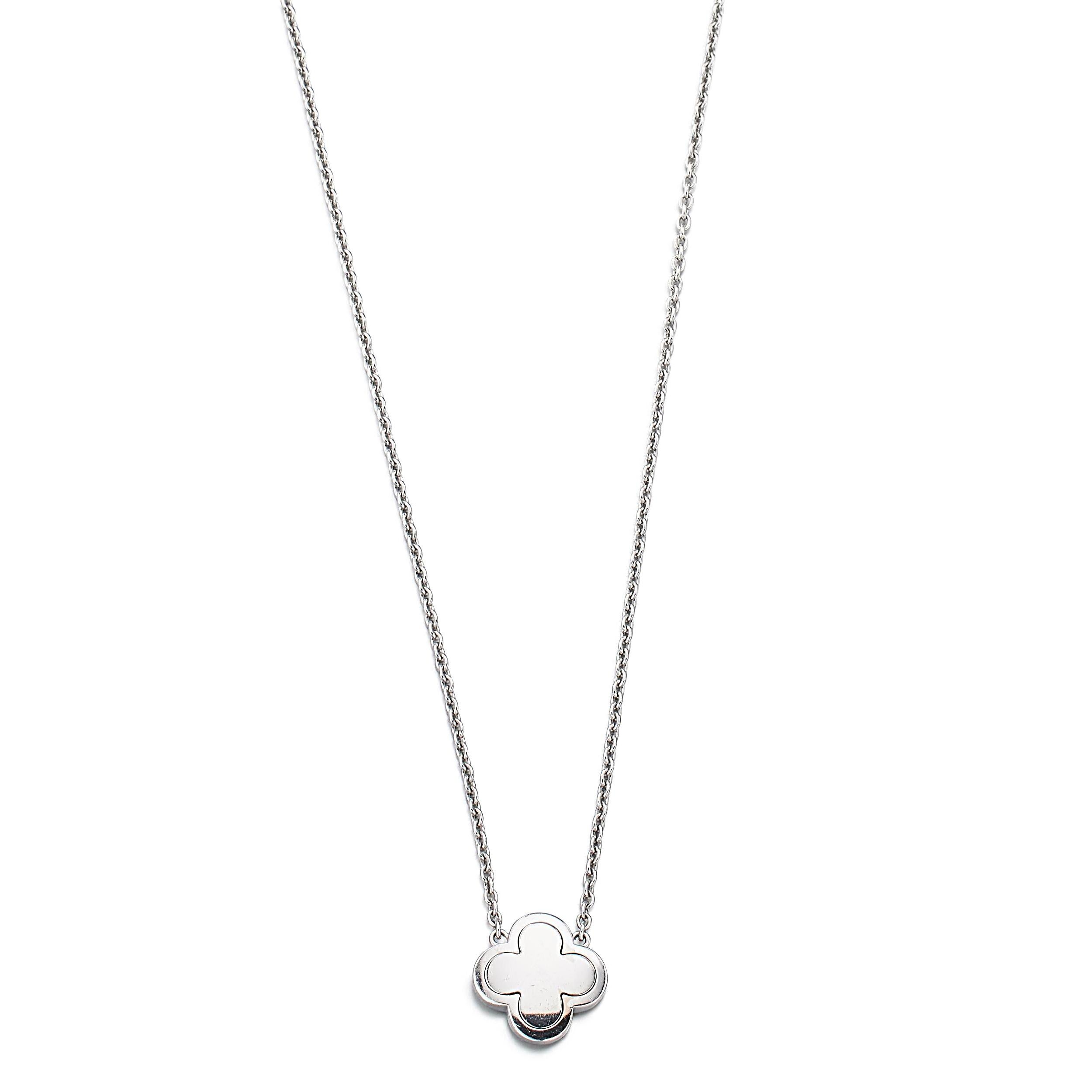 This Van Cleef & Arpels Pure Alhambra necklace is an embodiment of timeless elegance and the hallmark craftsmanship that the Maison is renowned for.