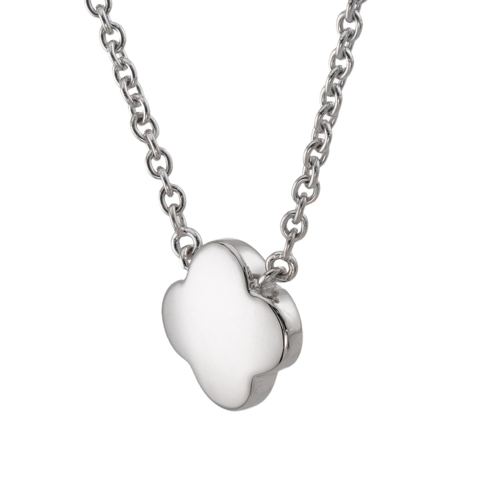 VAN CLEEF & ARPELS Collana con ciondolo piccolo in oro bianco e diamanti Pure Alhambra in vendita 1