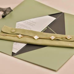 Van Cleef & Arpels Bracelet Pure Alhambra en or jaune 18 carats et nacre