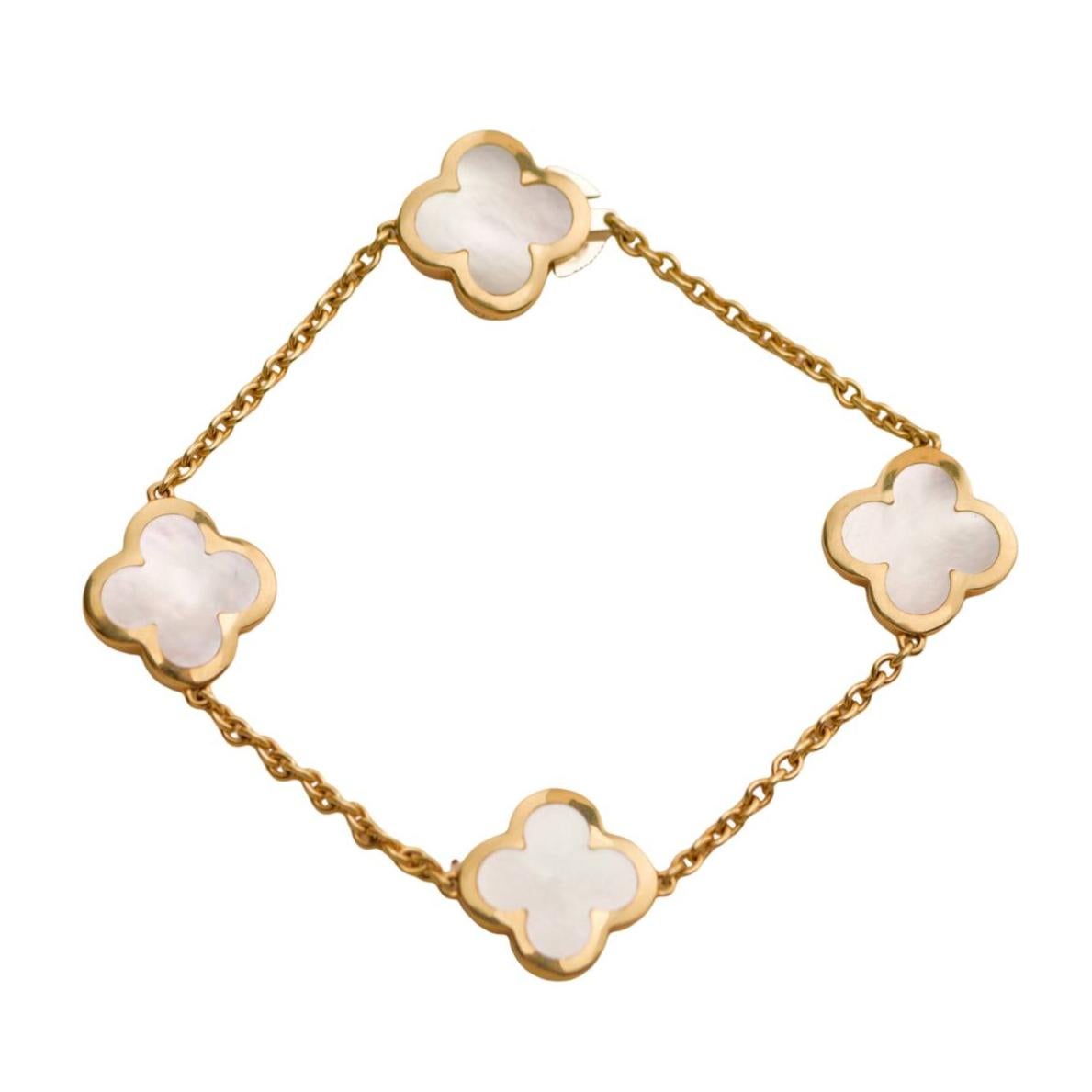 Van Cleef & Arpels Armband aus 18 Karat Gelbgold mit reinem Alhambra-Perlmutt und Perlmutt im Angebot