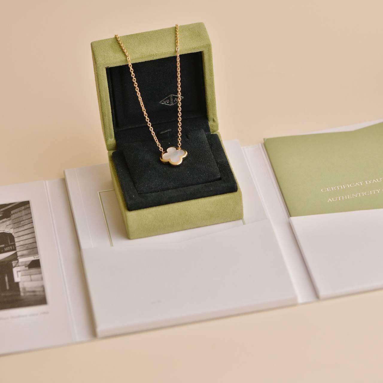 Van Cleef & Arpels Pure Alhambra Mother of Pearl 18K Yellow Gold Pendant Necklac In Excellent Condition In Banbury, GB