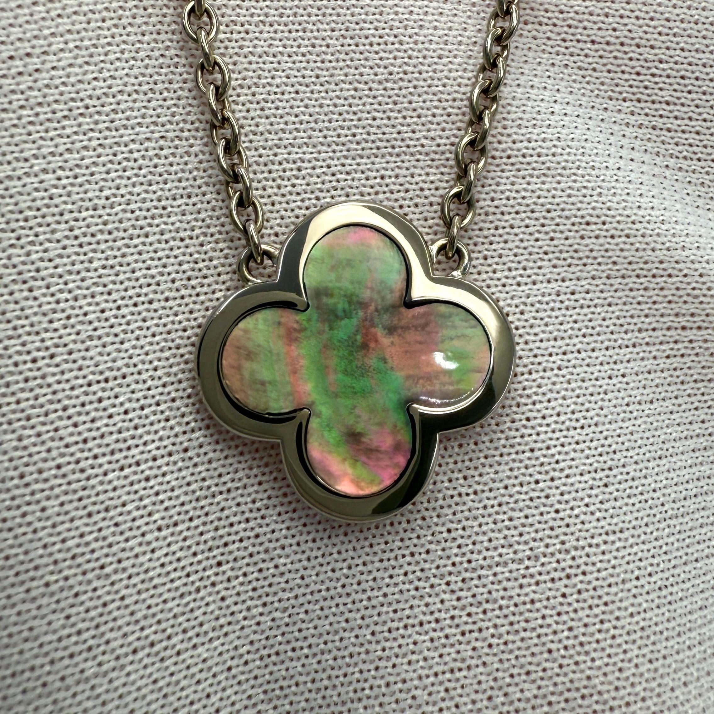 Van Cleef & Arpels Pure Alhambra Collana con fiori di madreperla in oro bianco 18 carati in vendita 1