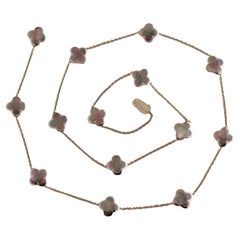 Van Cleef & Arpels Halskette mit Anhänger aus Weißgold mit reinem Alhambra-Perlmutt und Perlmutt