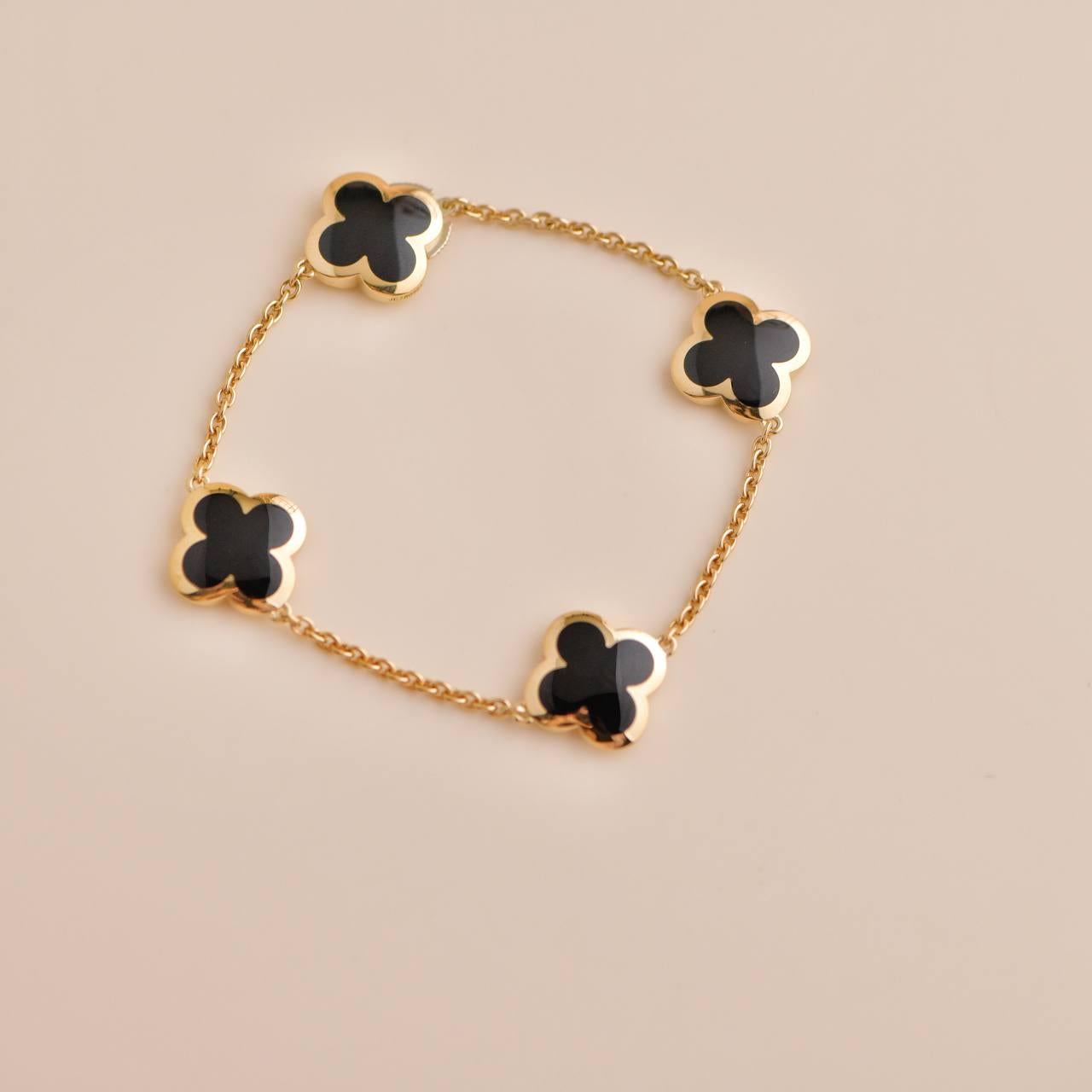 SKU	CT-2555
Comes With	Pouch Only
Model	ARB13400
Serial Number	JE******
Metal	18k Yellow Gold
Stones	Onyx
Weight	approx 16.1 g
Length	approx 19 cm
Condition	Excellent
______________________________________
If you are interested in any of our