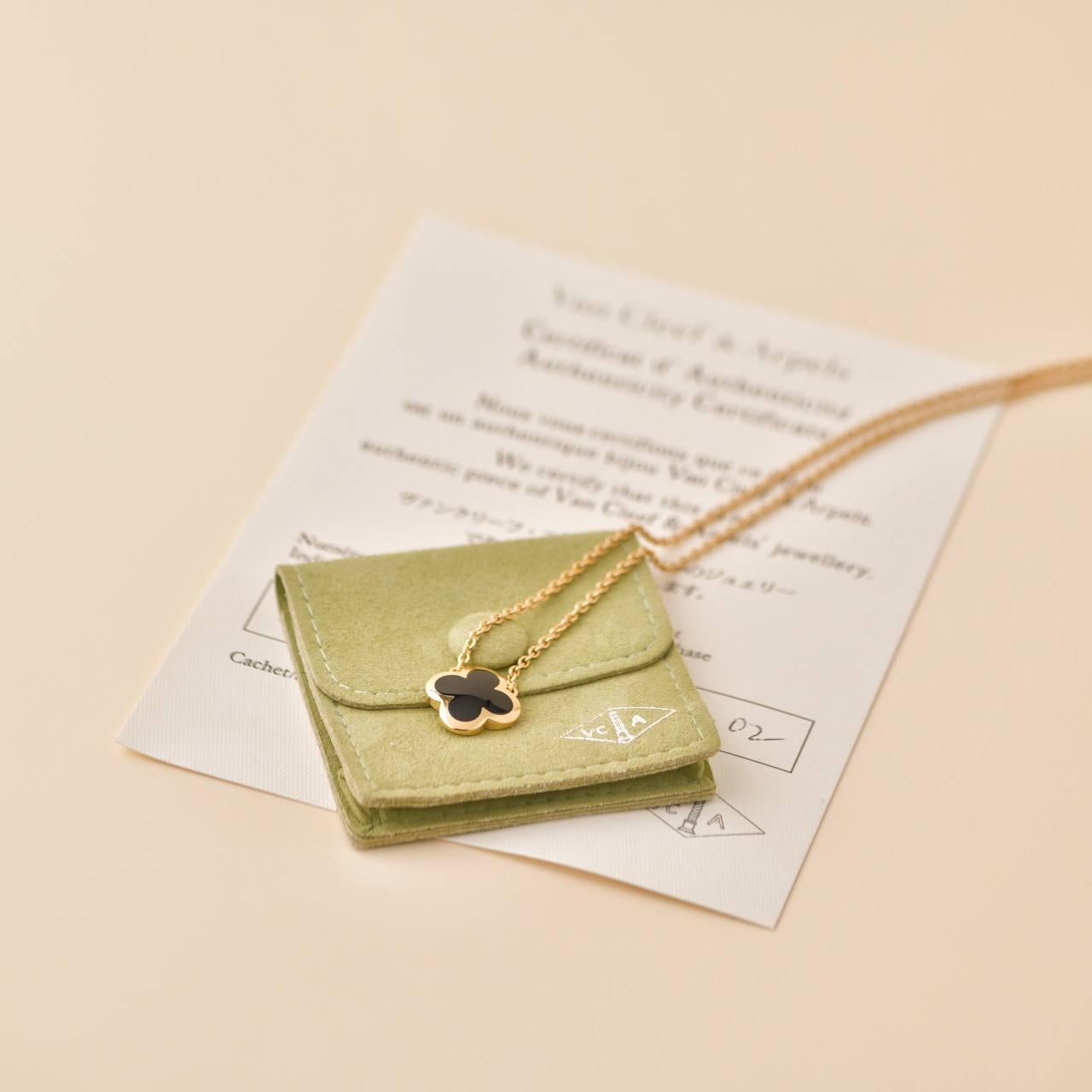 SKU	33301281
Comes With	Full Set Van Cleef pouch and Van Cleef certificate of authenticity
Date	2015
RRP	£3,400 Incl. Taxes / €4,000 Incl. Taxes / $3,750 Excl. Taxes
Model	VCARB13900
Serial Number	JE*******
Metal	18k Yellow