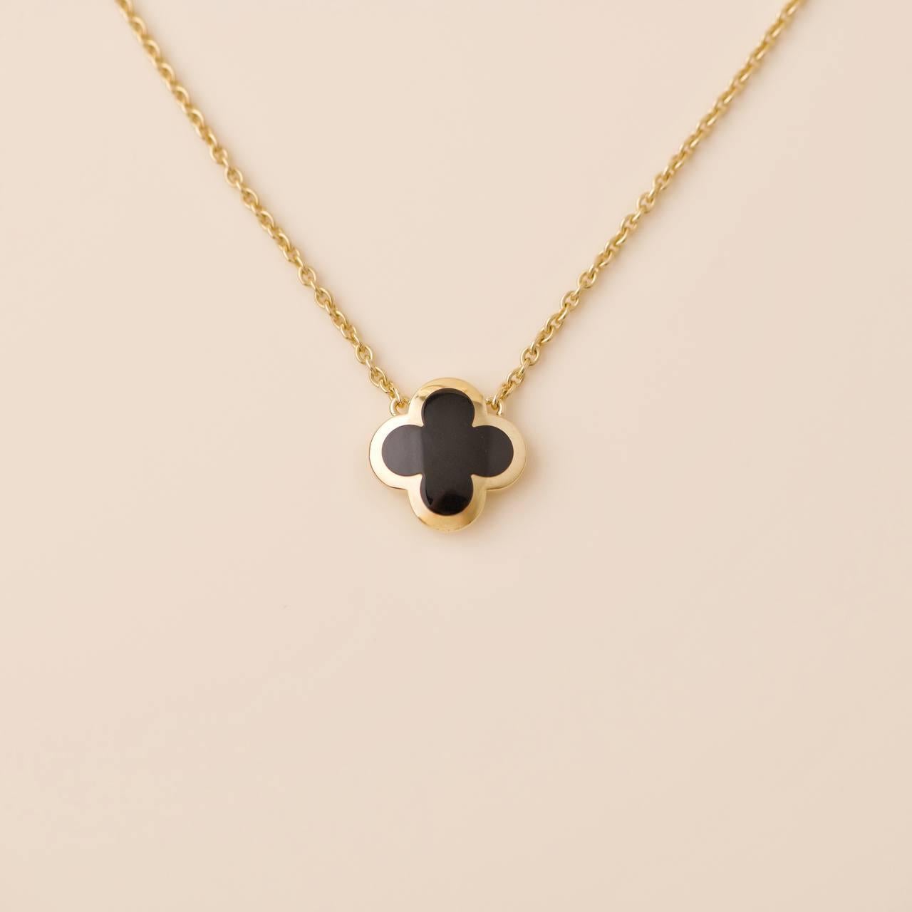 Van Cleef & Arpels Pure Alhambra Onyx Yellow Gold Pendant Necklace In Excellent Condition In Banbury, GB