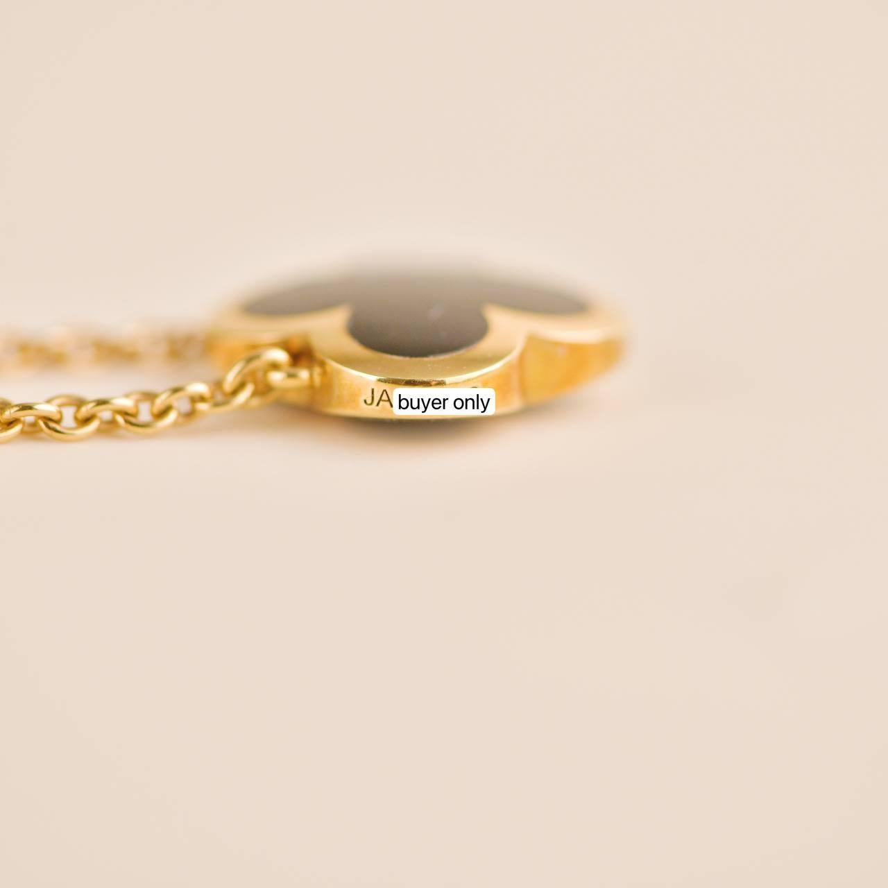 Van Cleef & Arpels Pure Alhambra Onyx Yellow Gold Pendant Necklace In Excellent Condition In Banbury, GB