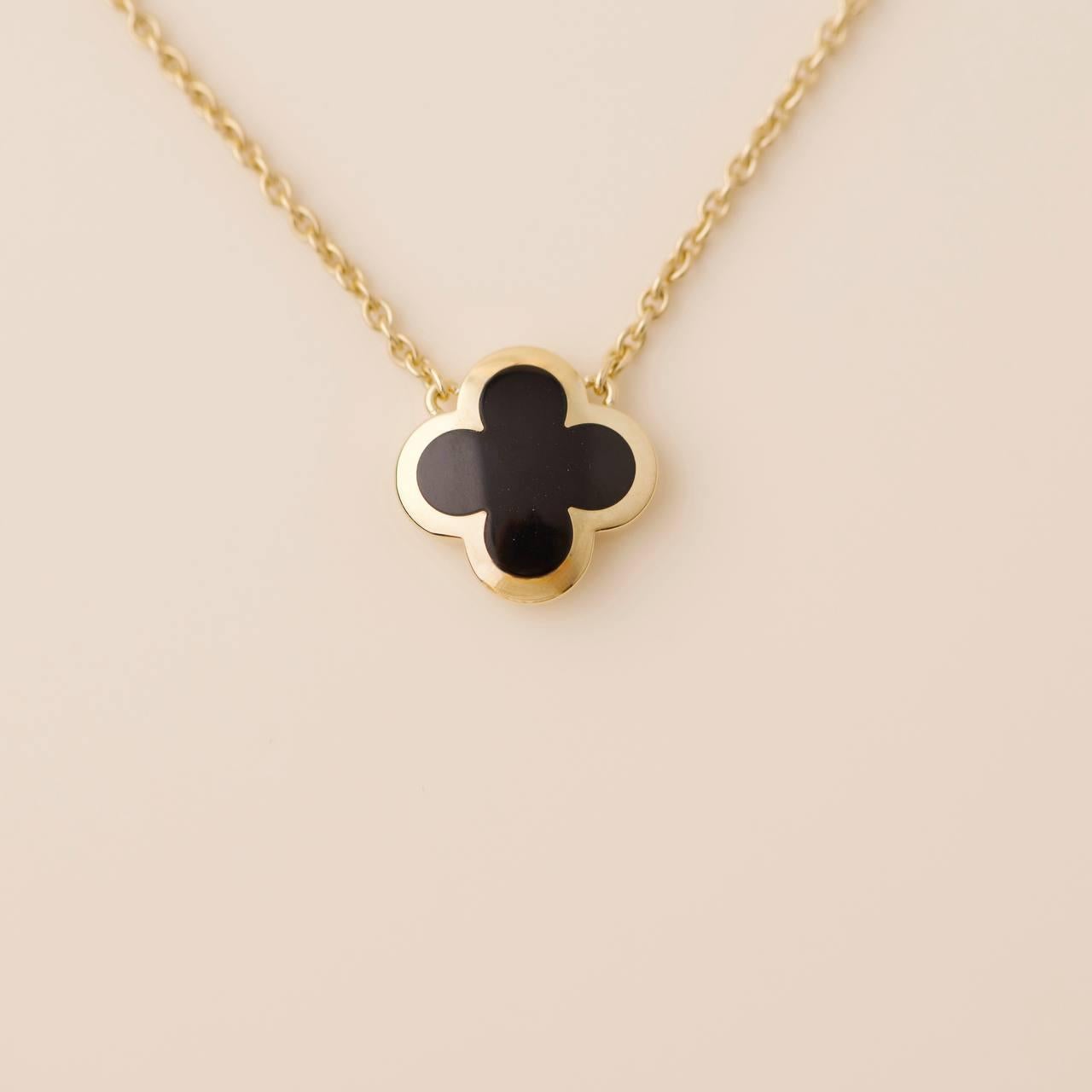 Women's or Men's Van Cleef & Arpels Pure Alhambra Onyx Yellow Gold Pendant Necklace