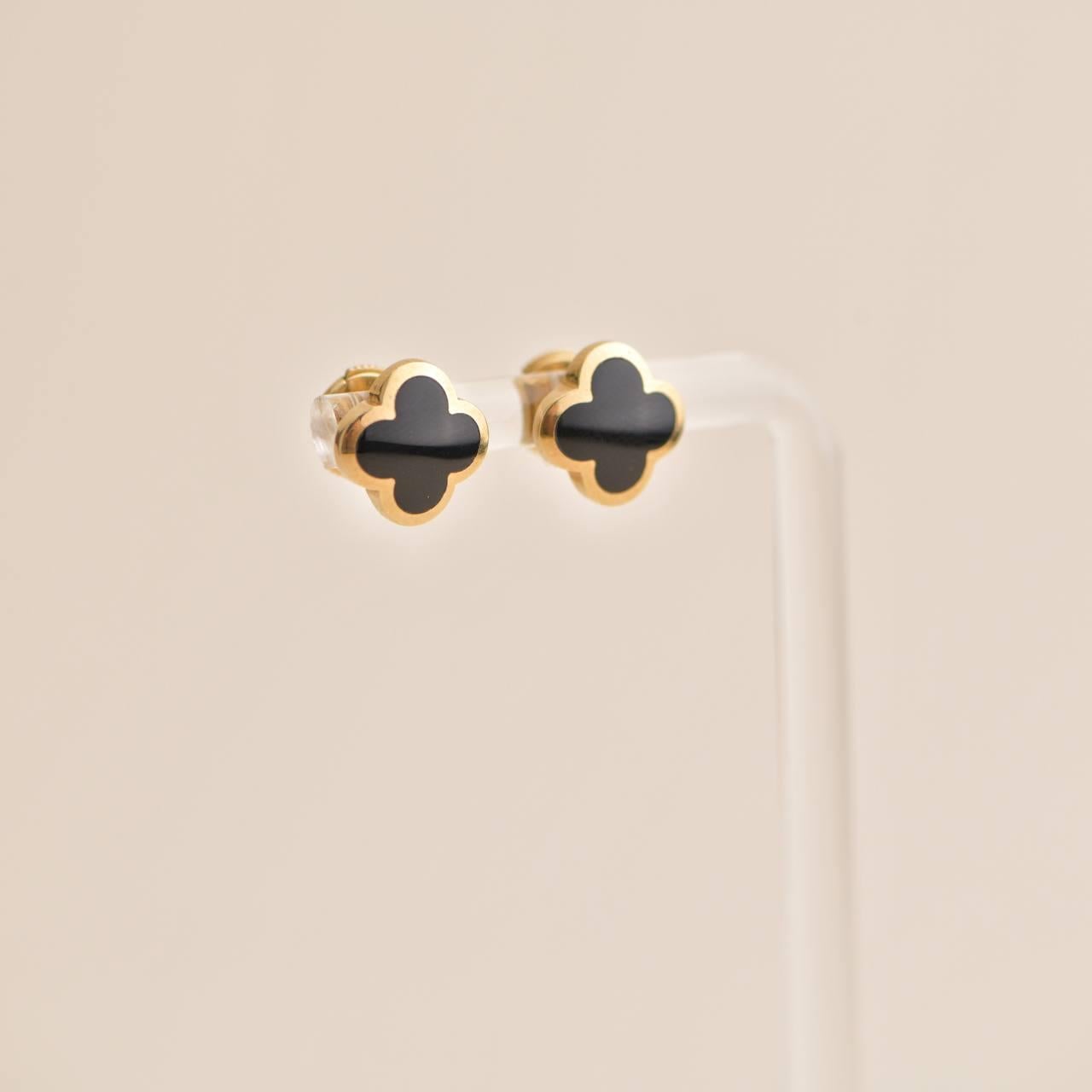 Van Cleef & Arpels Pure Alhambra Onyx Yellow Gold Stud Earrings In Excellent Condition For Sale In Banbury, GB