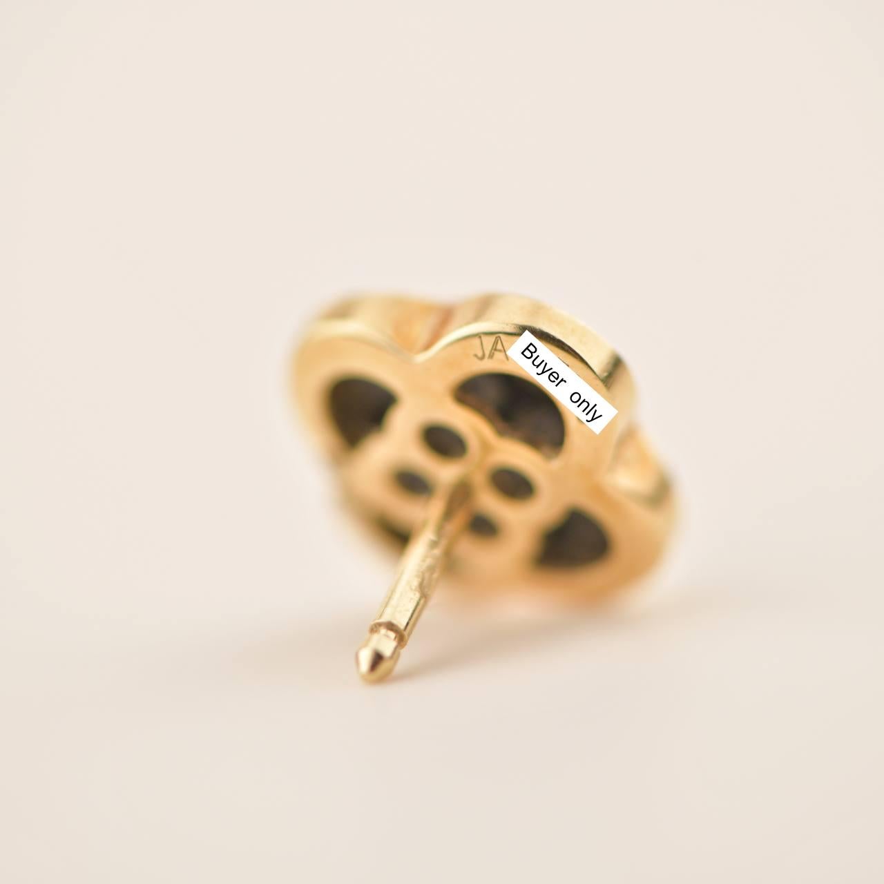 Women's or Men's Van Cleef & Arpels Pure Alhambra Onyx Yellow Gold Stud Earrings For Sale