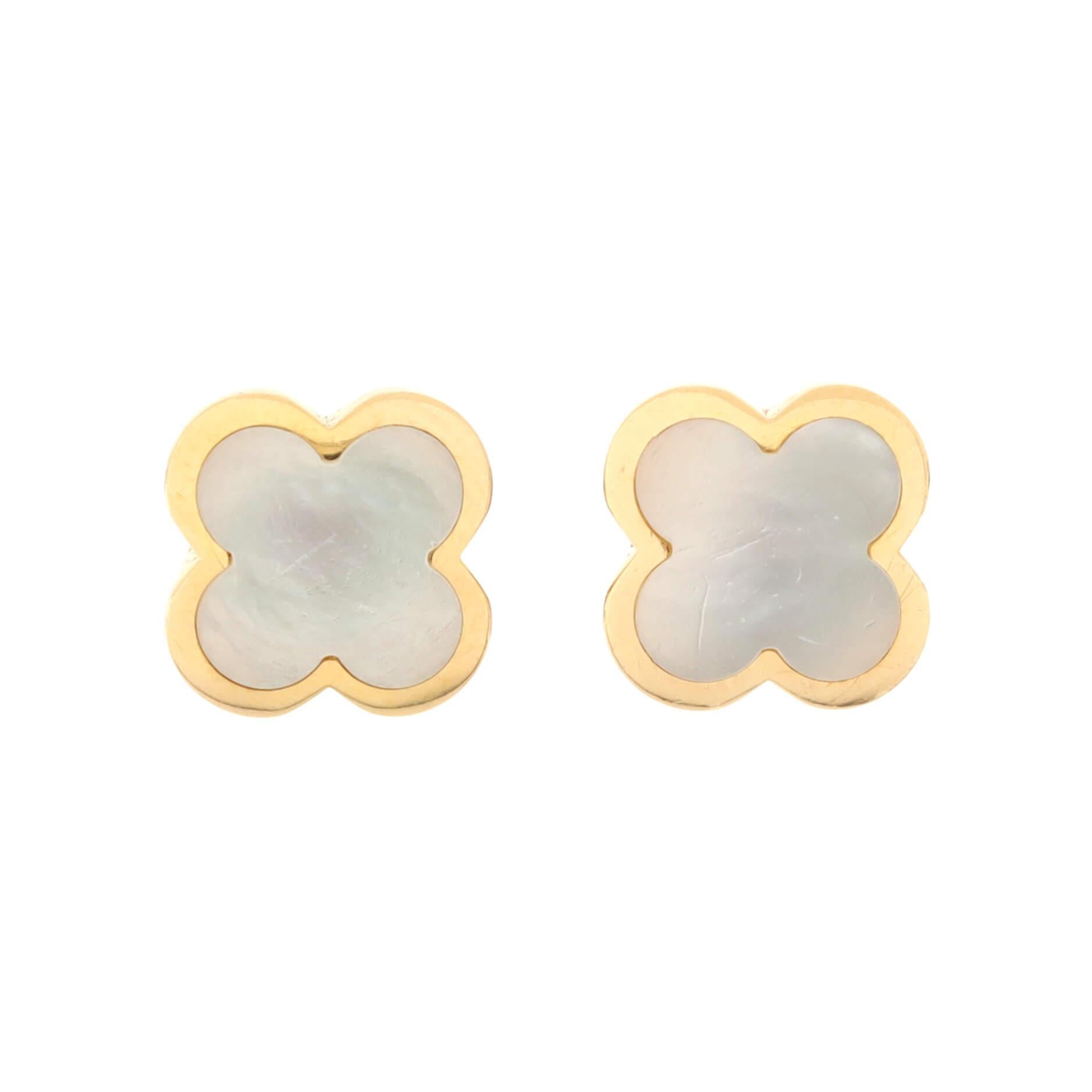 Condition: Good. Moderate wear throughout with dulling to the mother of pearl.
Accessories: No Accessories
Measurements: Height/Length: 11.10 mm, Width: 11.10 mm
Designer: Van Cleef & Arpels
Model: Pure Alhambra Stud Earrings 18K Yellow Gold and