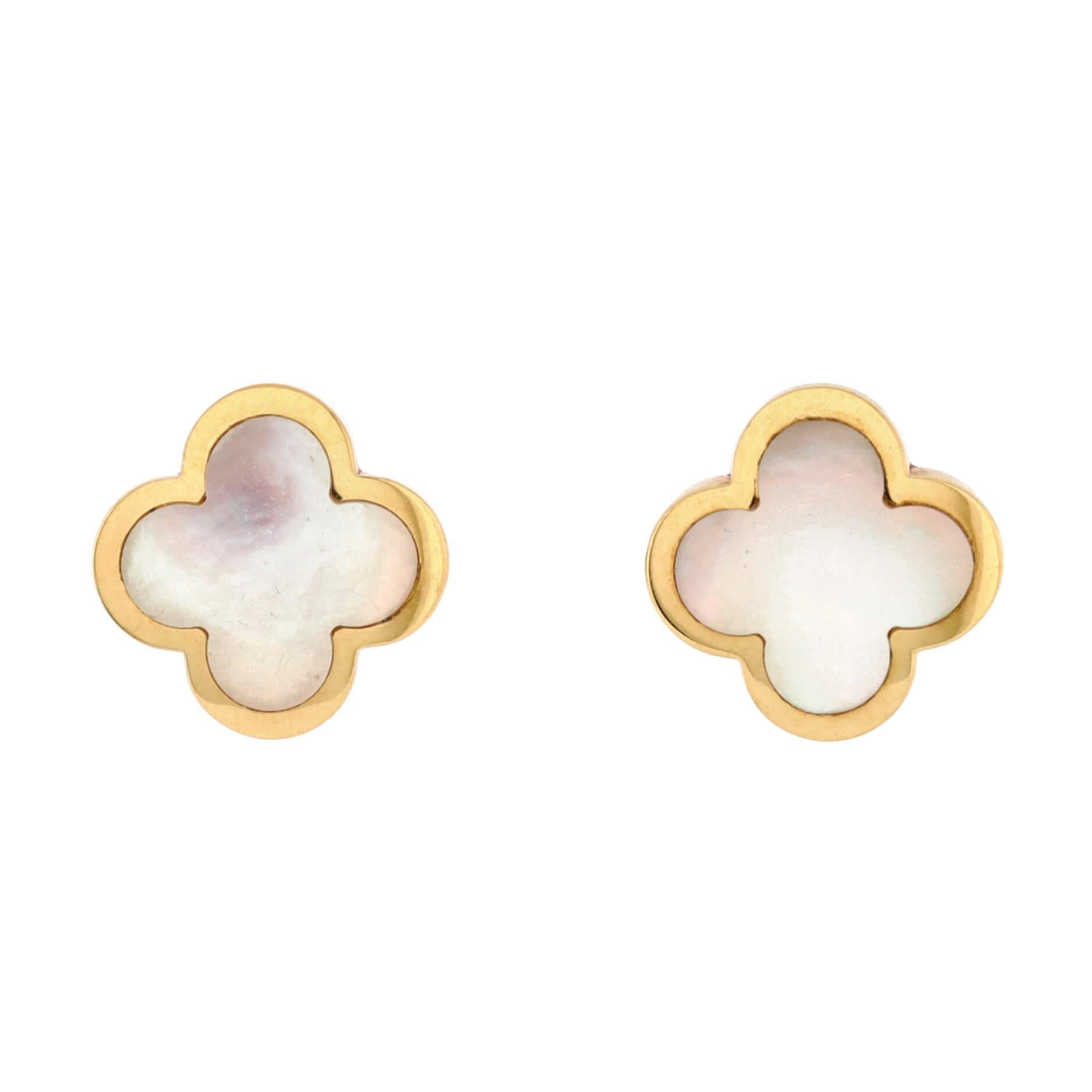 Condition: Good. Moderately heavy wear throughout with dulling to the mother of pearl.
Accessories:
Measurements: Height/Length: 11.20 mm, Width: 11.20 mm
Designer: Van Cleef & Arpels
Model: Pure Alhambra Stud Earrings 18K Yellow Gold and Mother of