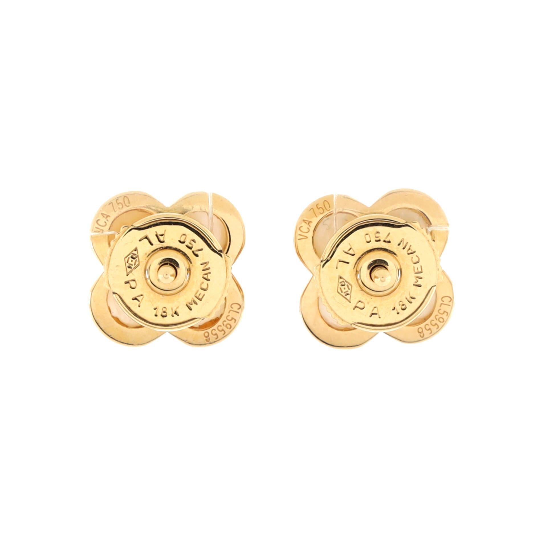Van Cleef & Arpels Ohrstecker aus 18 Karat Gelbgold mit reinem Alhambra-Muster im Zustand „Gut“ in New York, NY