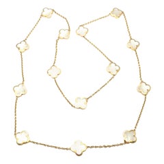 Van Cleef & Arpels, collier Alhambra en or jaune et nacre pure