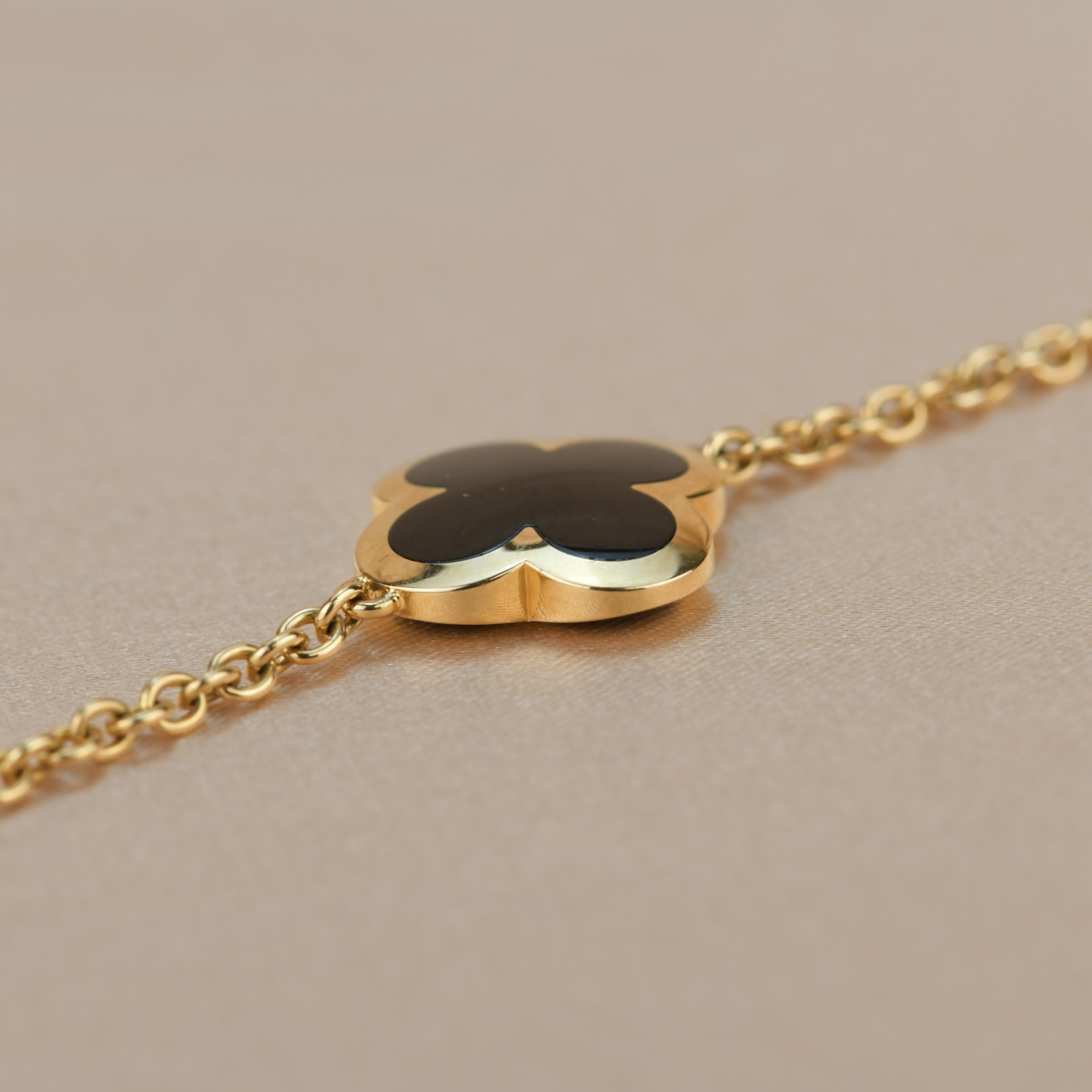 Women's or Men's Van Cleef & Arpels Pure Yellow Gold Onyx Alhambra Bracelet