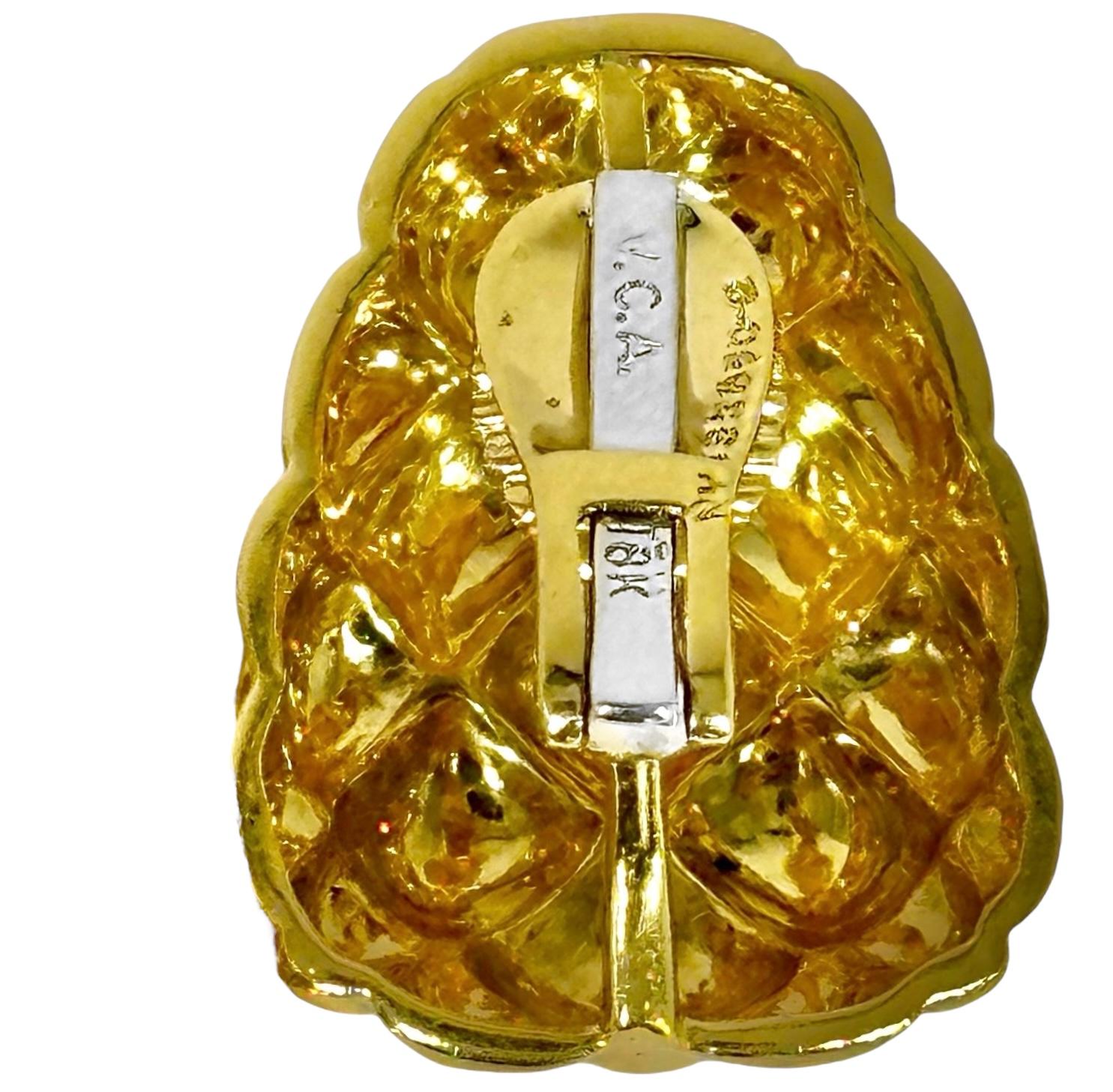 Van Cleef & Arpels Quilted Bombe 18K Yellow Gold Earrings 1 1/8 Inches Long For Sale 3