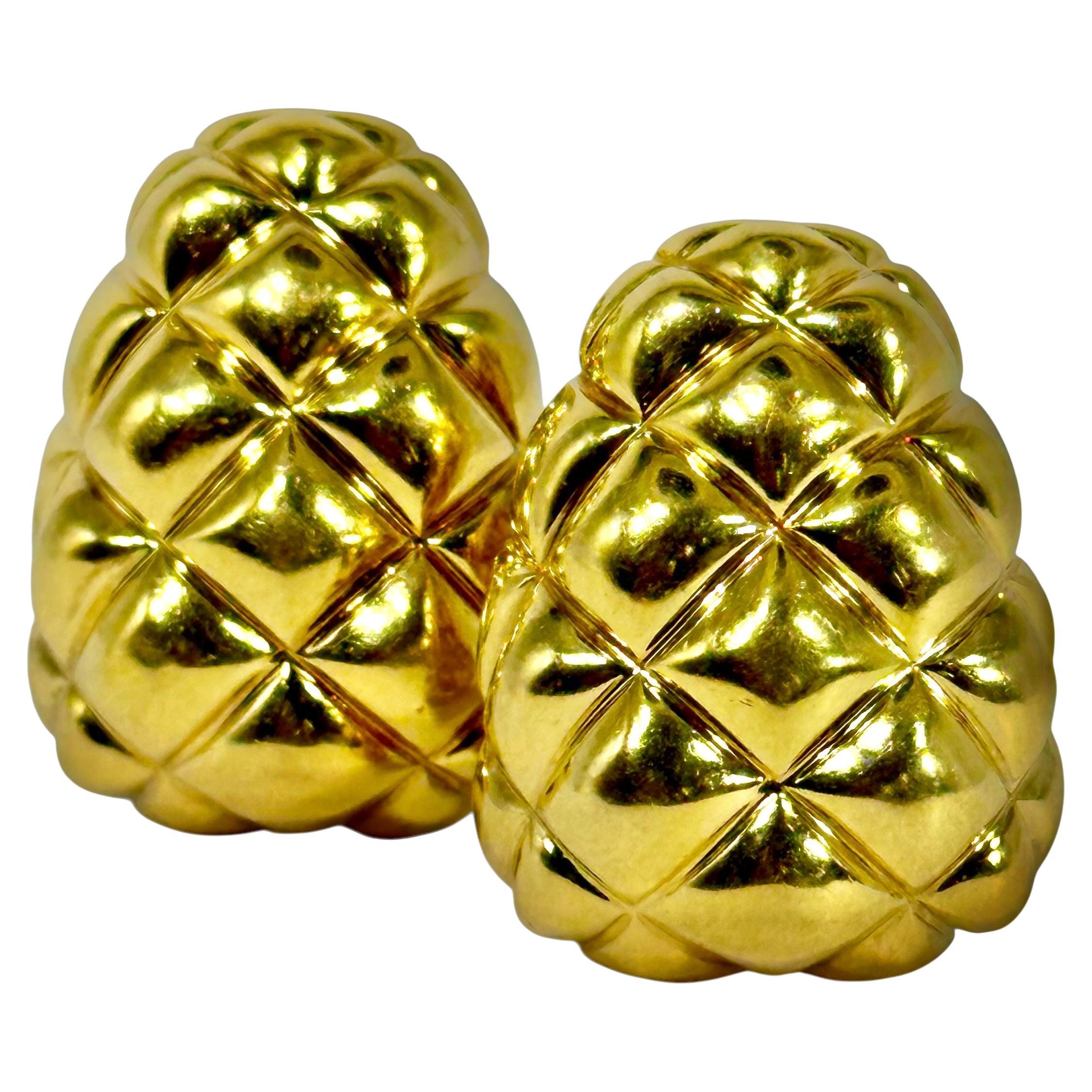 Van Cleef & Arpels Quilted Bombe 18K Yellow Gold Earrings 1 1/8 Inches Long