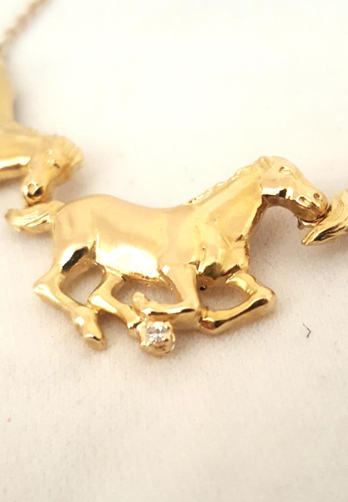 Van Cleef & Arpels Rare 1950s 18 Karat Three Horses with Diamonds Necklace In Excellent Condition For Sale In Palm Beach, FL