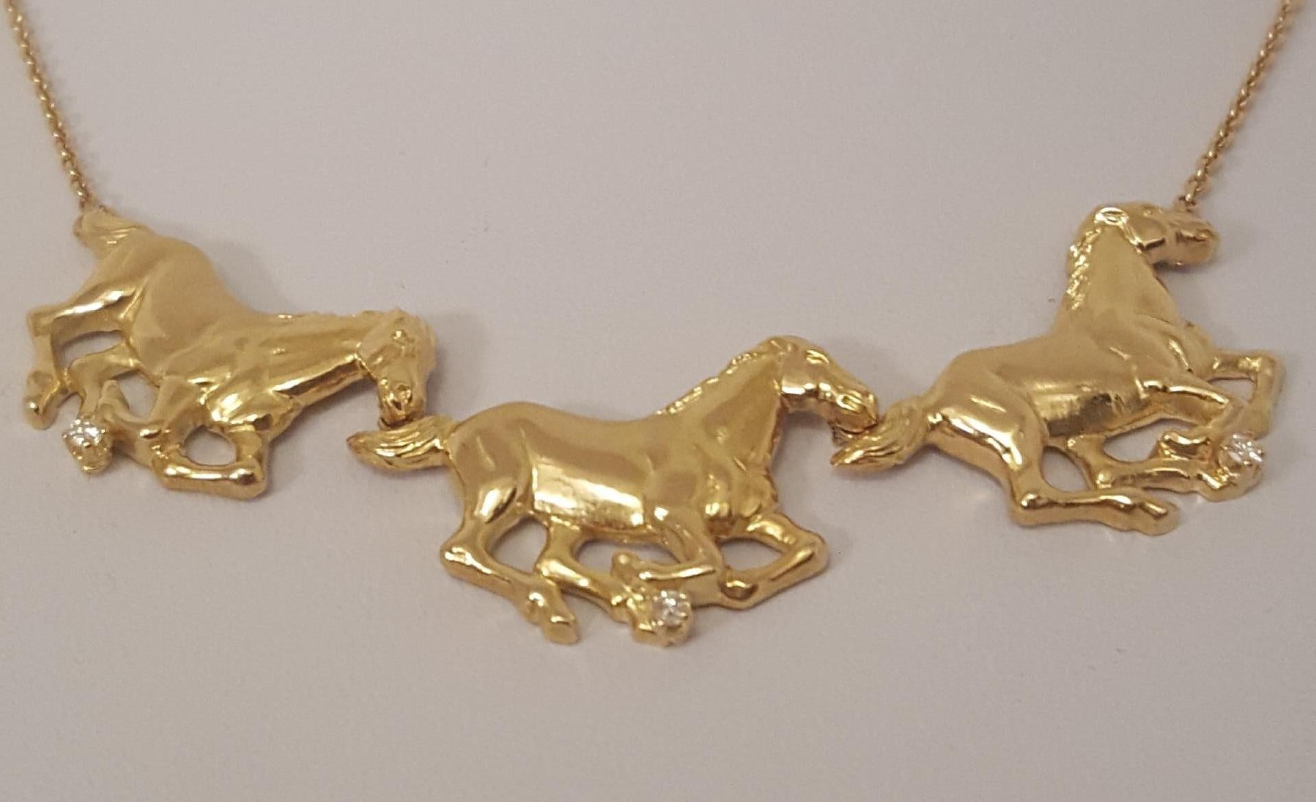 Women's Van Cleef & Arpels Rare 1950s 18 Karat Three Horses with Diamonds Necklace For Sale