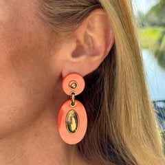 Van Cleef & Arpels Rare Coral 18 Karat Yellow Gold Drop Vintage Earclip Earrings