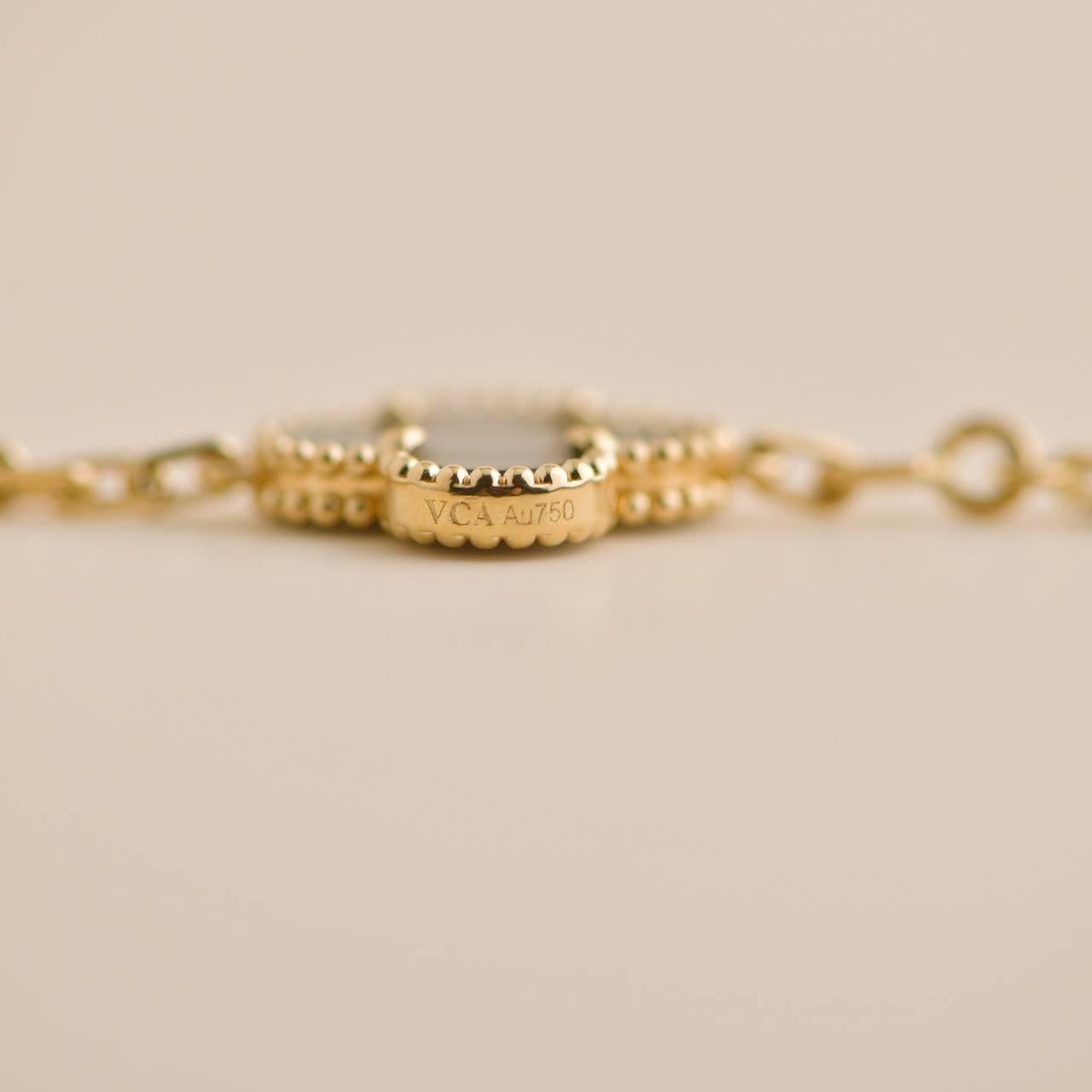 Van Cleef & Arpels Rare Edition Grey Mother of Pearl Yellow Gold Bracelet In Excellent Condition In Banbury, GB