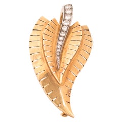 Van Cleef & Arpels Retro 18 Karat Gold, Platinum and Diamonds Leaf Brooch