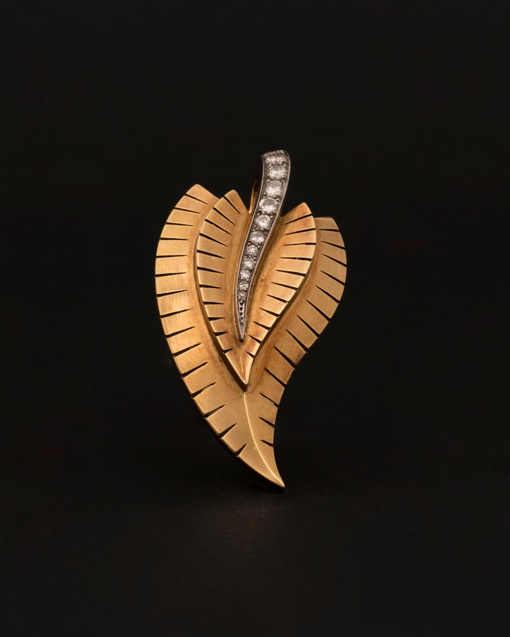 Van Cleef & Arpels
Leaf Brooch, 1943.
18K Gold and Platinum Brooch featuring a stylized Palm leave, the stem paved with brilliant cut diamonds.
Signed and Numbered Van Cleef & Arpels (Picture 6)
 
During the forties, Gold pieces that were less