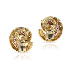 Van Cleef & Arpels Retro Ohrring mit rosa Saphiren und Diamanten in Wirbeln, 18k