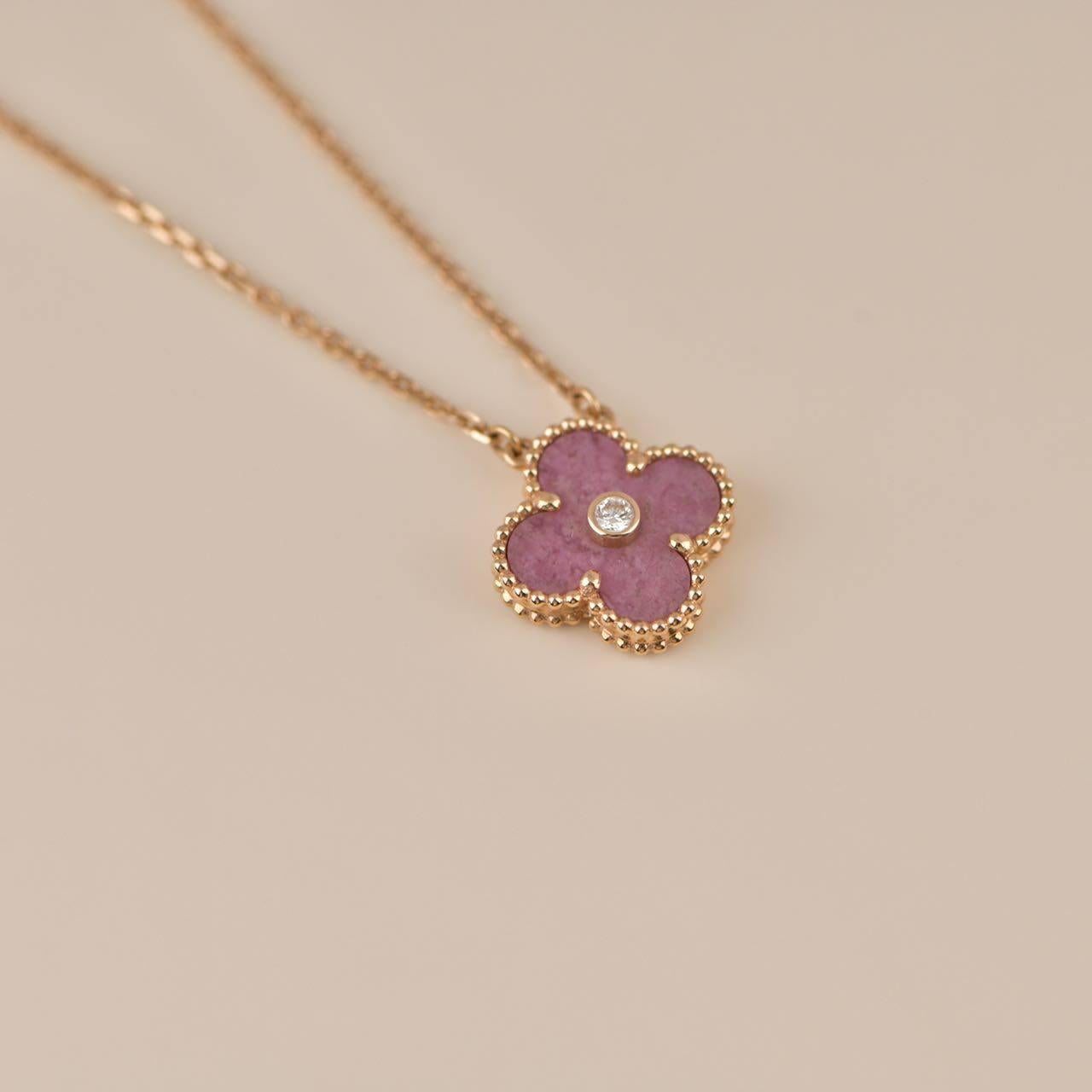 van cleef holiday pendant 2021