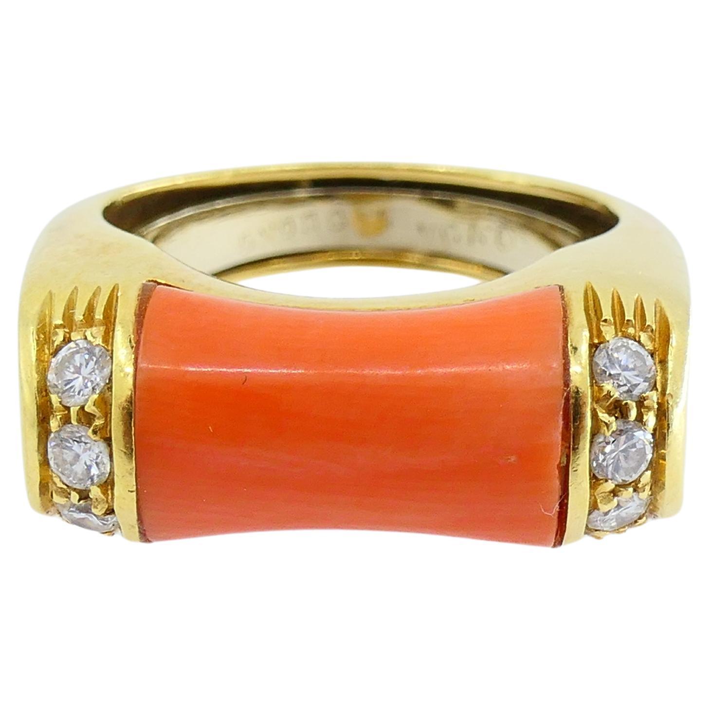Van Cleef & Arpels Bague corail diamant or 18 carats Excellent état - En vente à Beverly Hills, CA