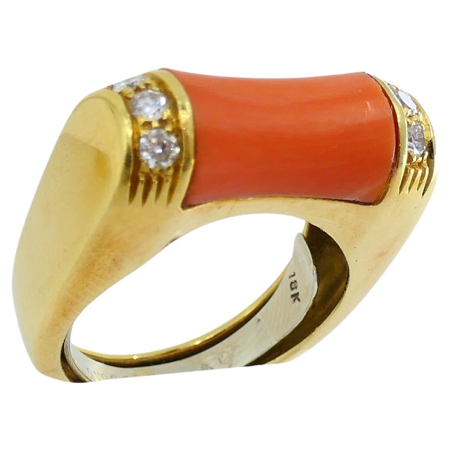 Van Cleef & Arpels Bague corail diamant or 18 carats Pour femmes en vente