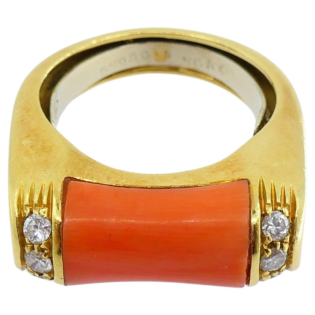Van Cleef & Arpels Bague corail diamant or 18 carats en vente 1