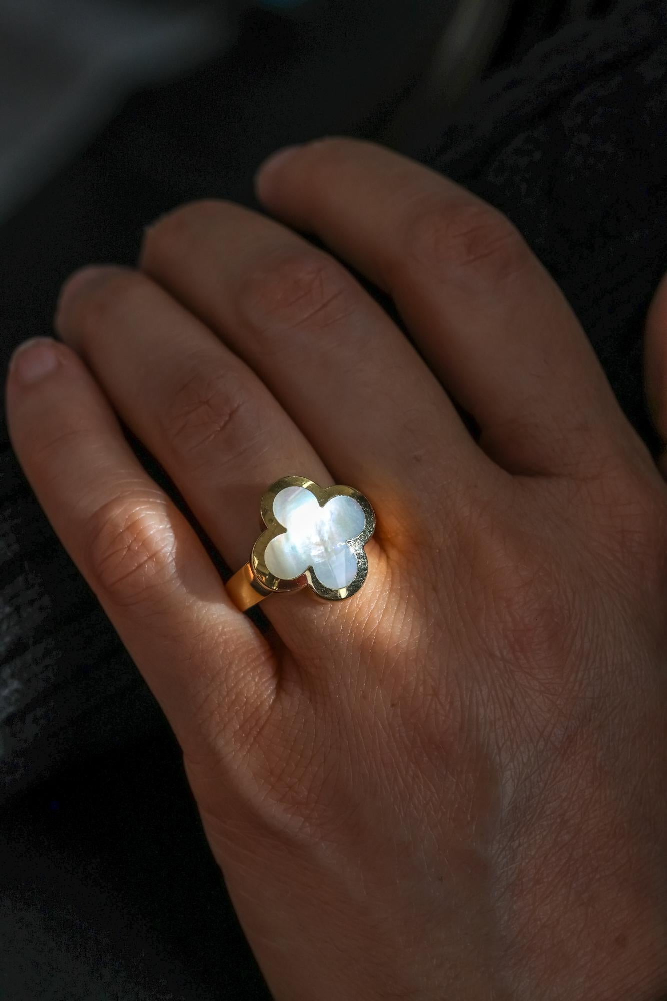 Van Cleef & Arpels Ring Pure Alhambra Shell 18ct Yellow Gold In Excellent Condition For Sale In Los Angeles, CA