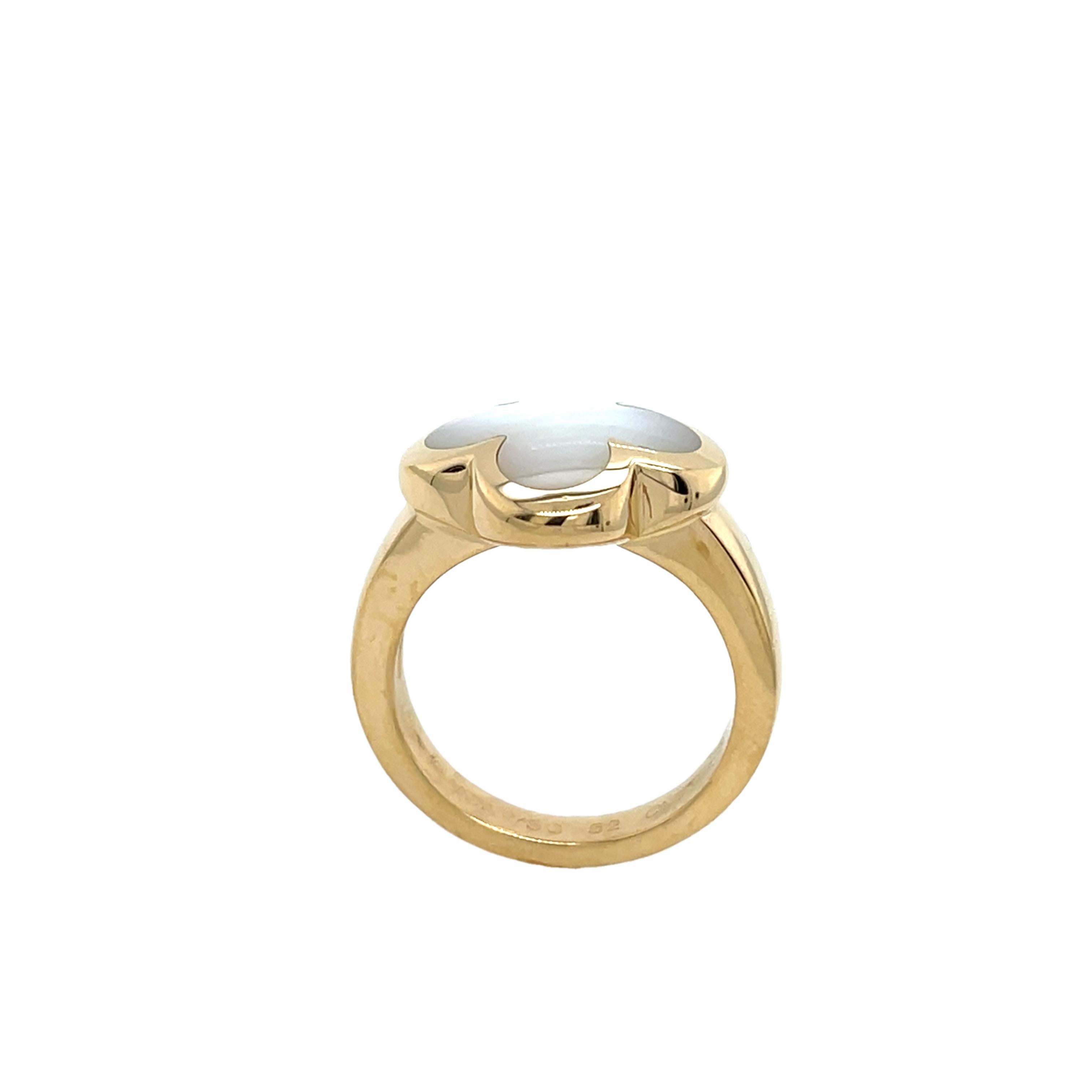 Van Cleef & Arpels Ring Pure Alhambra Shell 18ct Yellow Gold 1