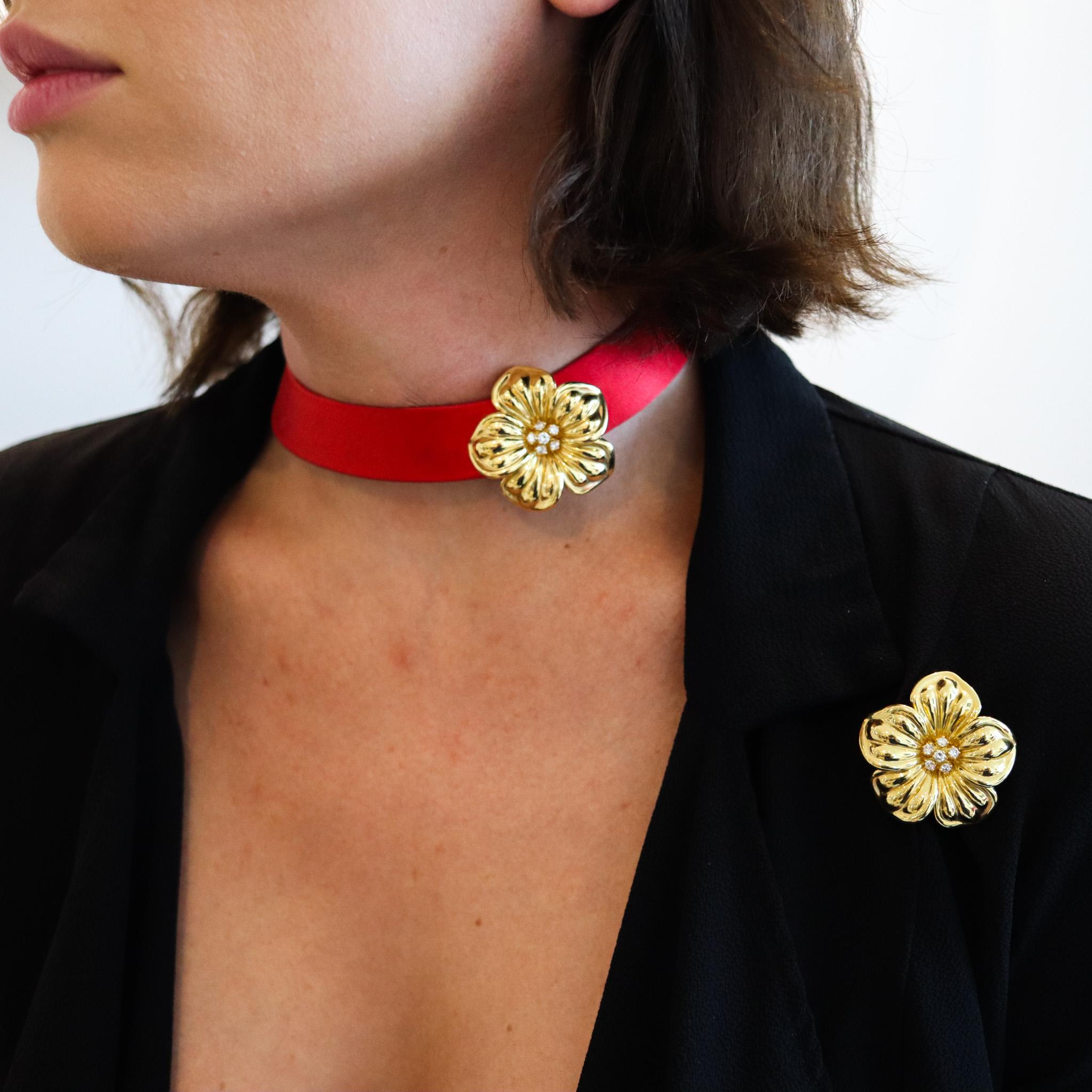 Van Cleef & Arpels Rose De Noel Umwandelbare Halskette aus 18 Karat Gold und Diamanten im Angebot 4