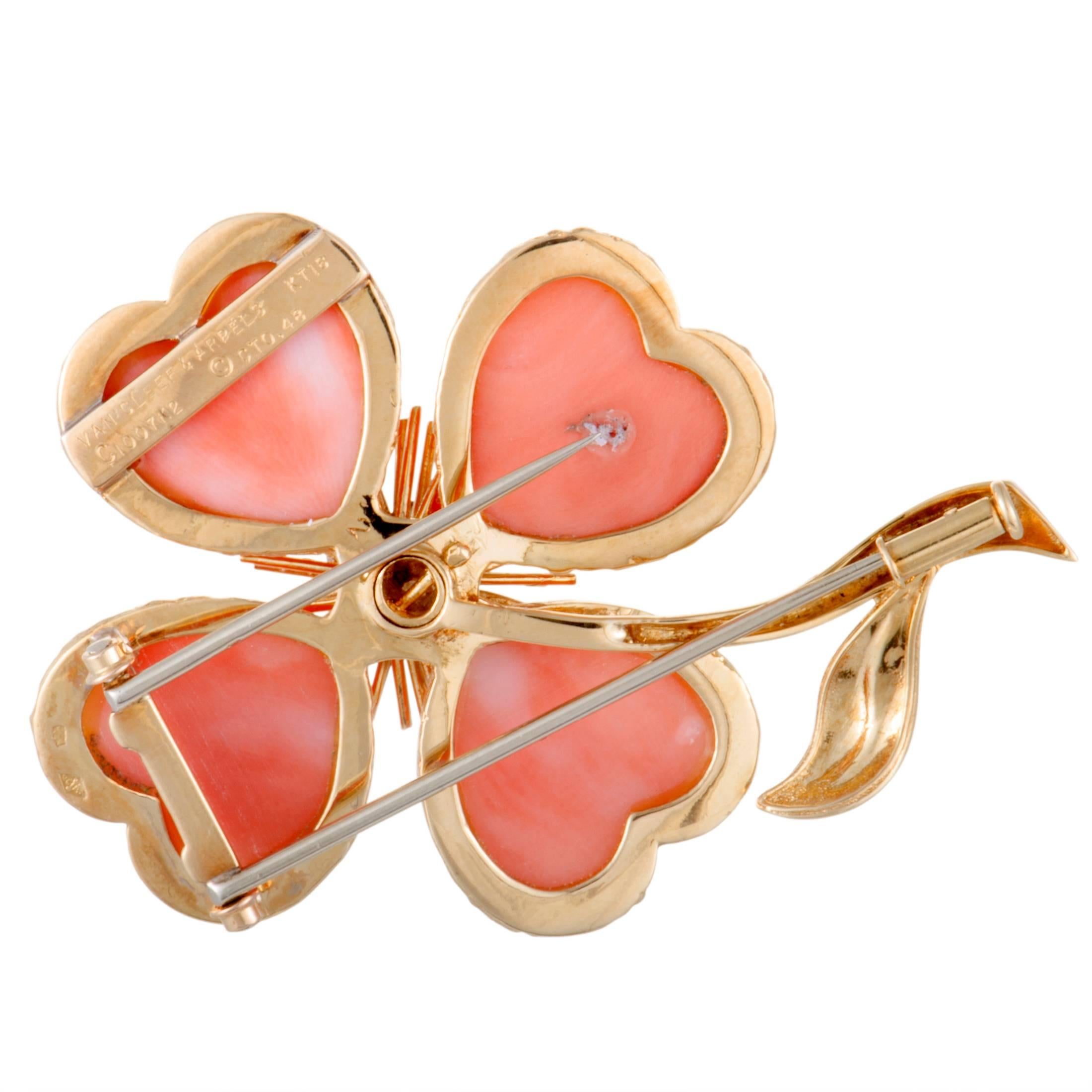 Created for the incredibly charming “Rose de Noël” collection by Van Cleef & Arpels, this gorgeous brooch offers a delightfully feminine appearance. The brooch is expertly crafted from luxurious 18K yellow gold and beautifully decorated with corals