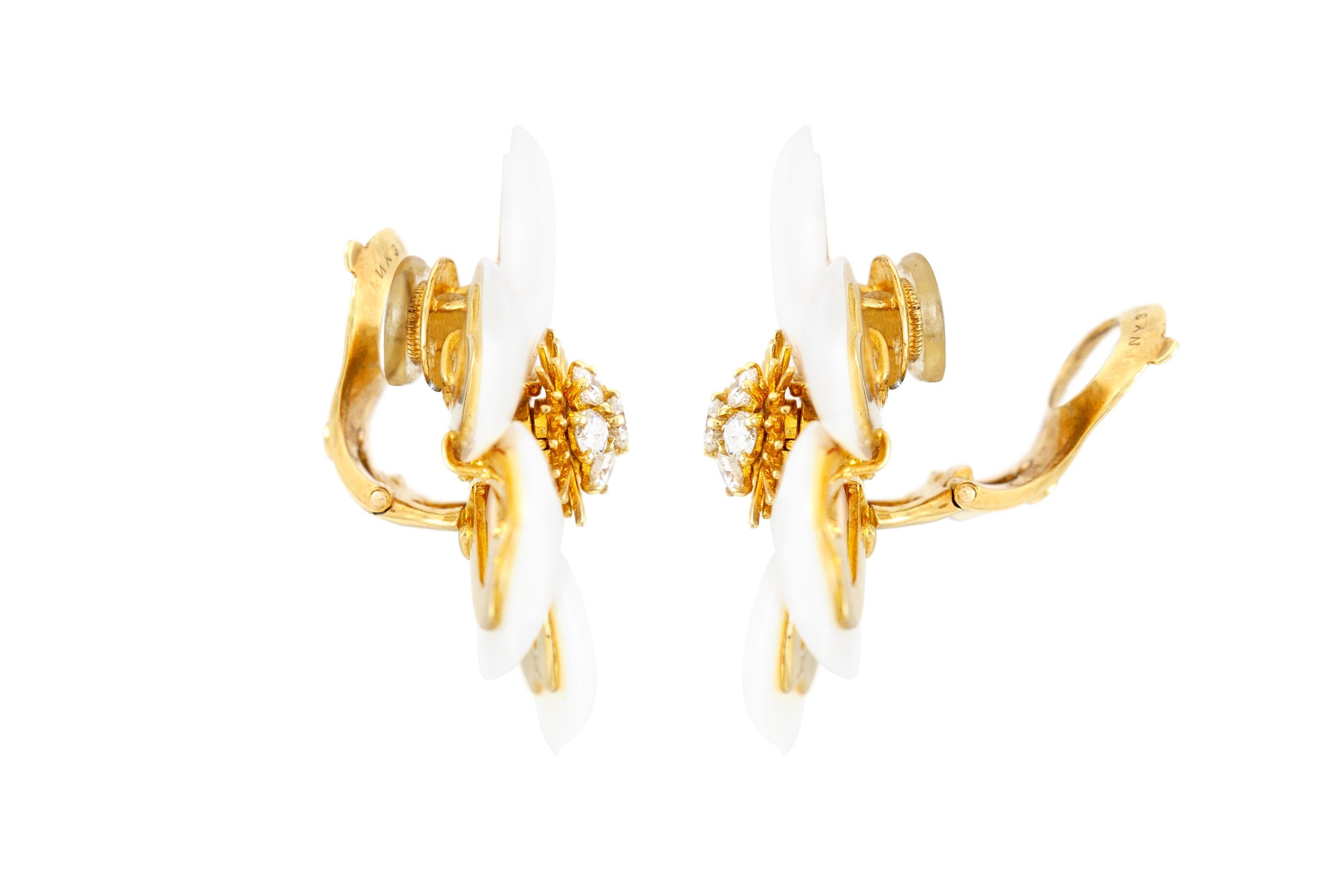 The earrings are finely crafted in 18k yellow gold with diamonds weighing approximately total of 0.72 carat.
Measurment: 36x36
Signed by Van Cleef & Arpels.