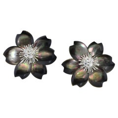 Orecchini Van Cleef & Arpels Rose De Noel, circa 2019.