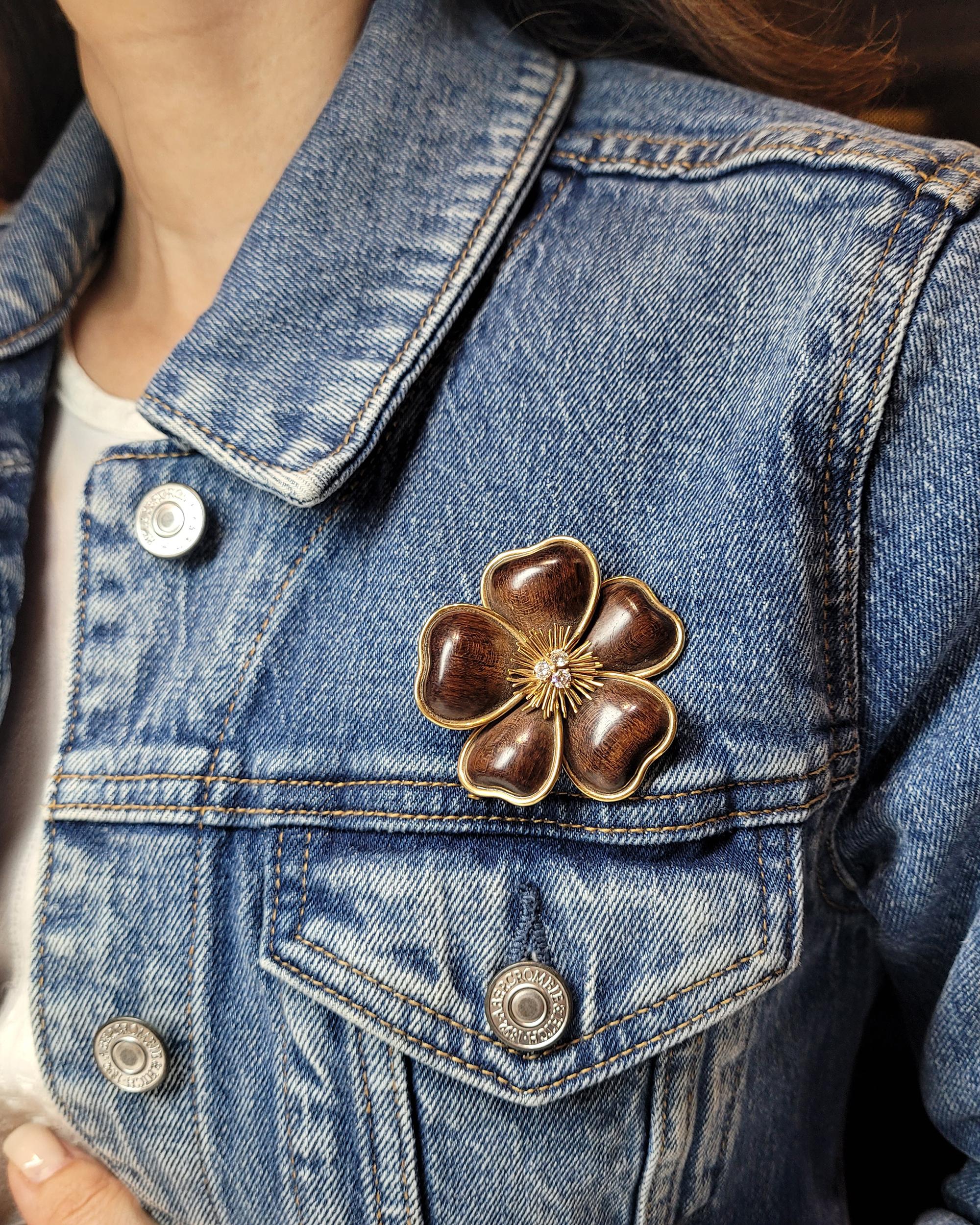 Broche Flor Rosa de Navidad Van Cleef & Arpels Corte redondo en venta