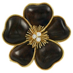 Broche Rose de Noël de Van Cleef & Arpels
