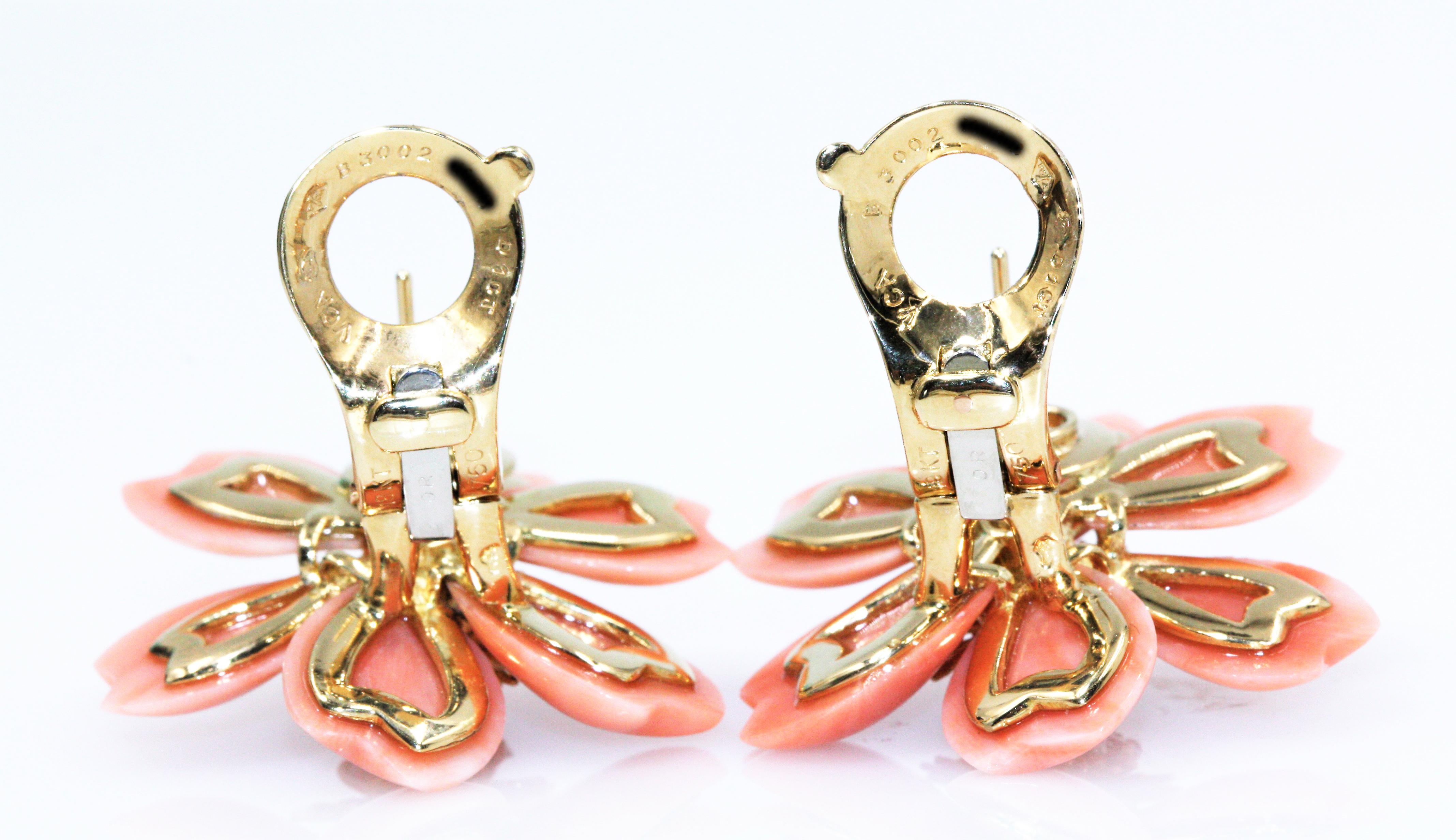 Women's Van Cleef & Arpels Rose De Noel Flower Coral Earring Medium Model, Gold, Diamond For Sale