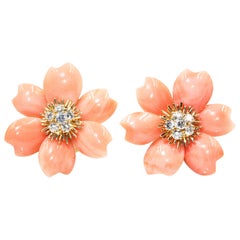 Van Cleef & Arpels Rose De Noel Flower Coral Earring Medium Model, Gold, Diamond