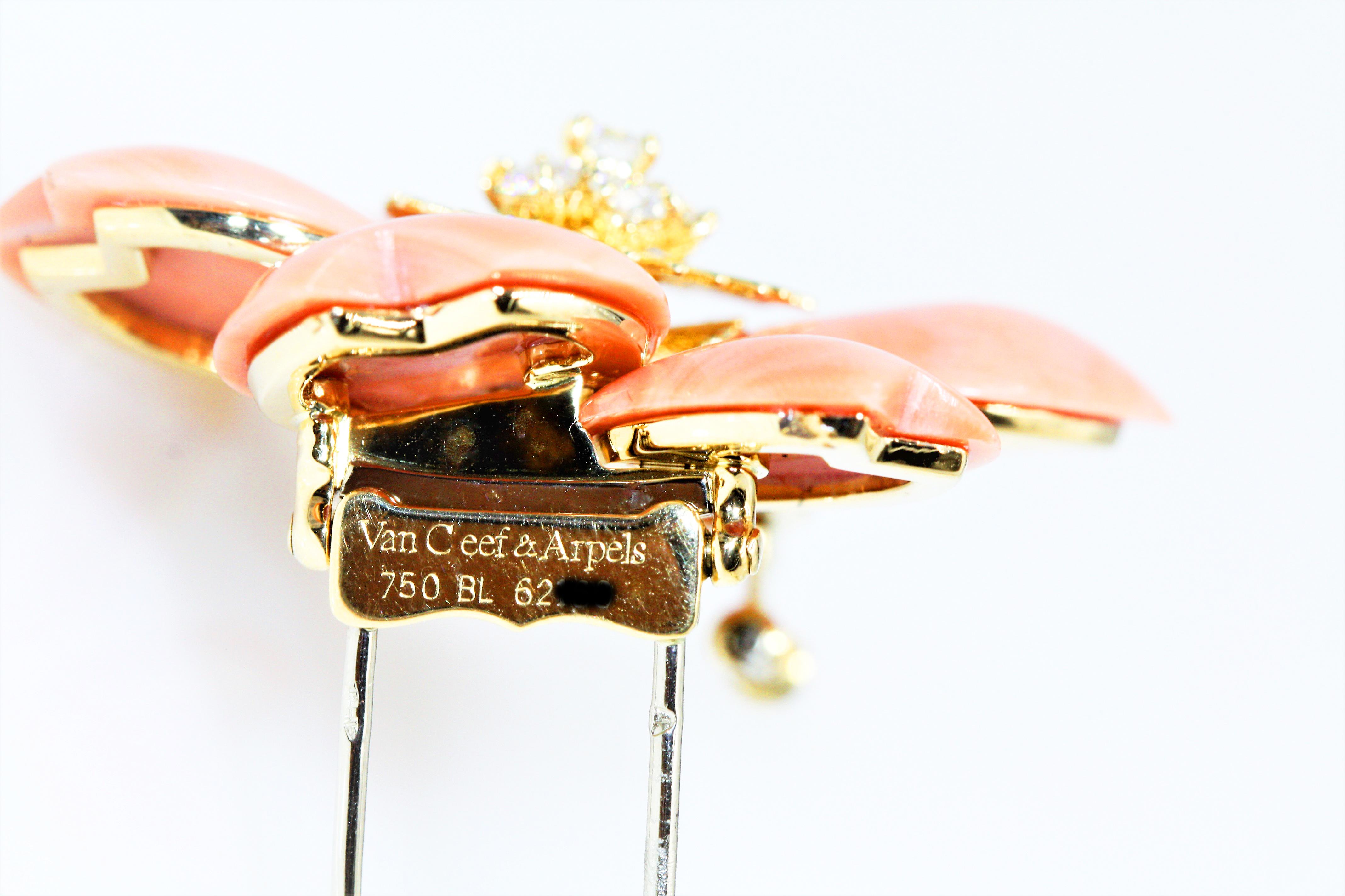 Van Cleef & Arpels Rose De Noel Flower Coral Medium Brooch, Yellow Gold, Diamond For Sale 4